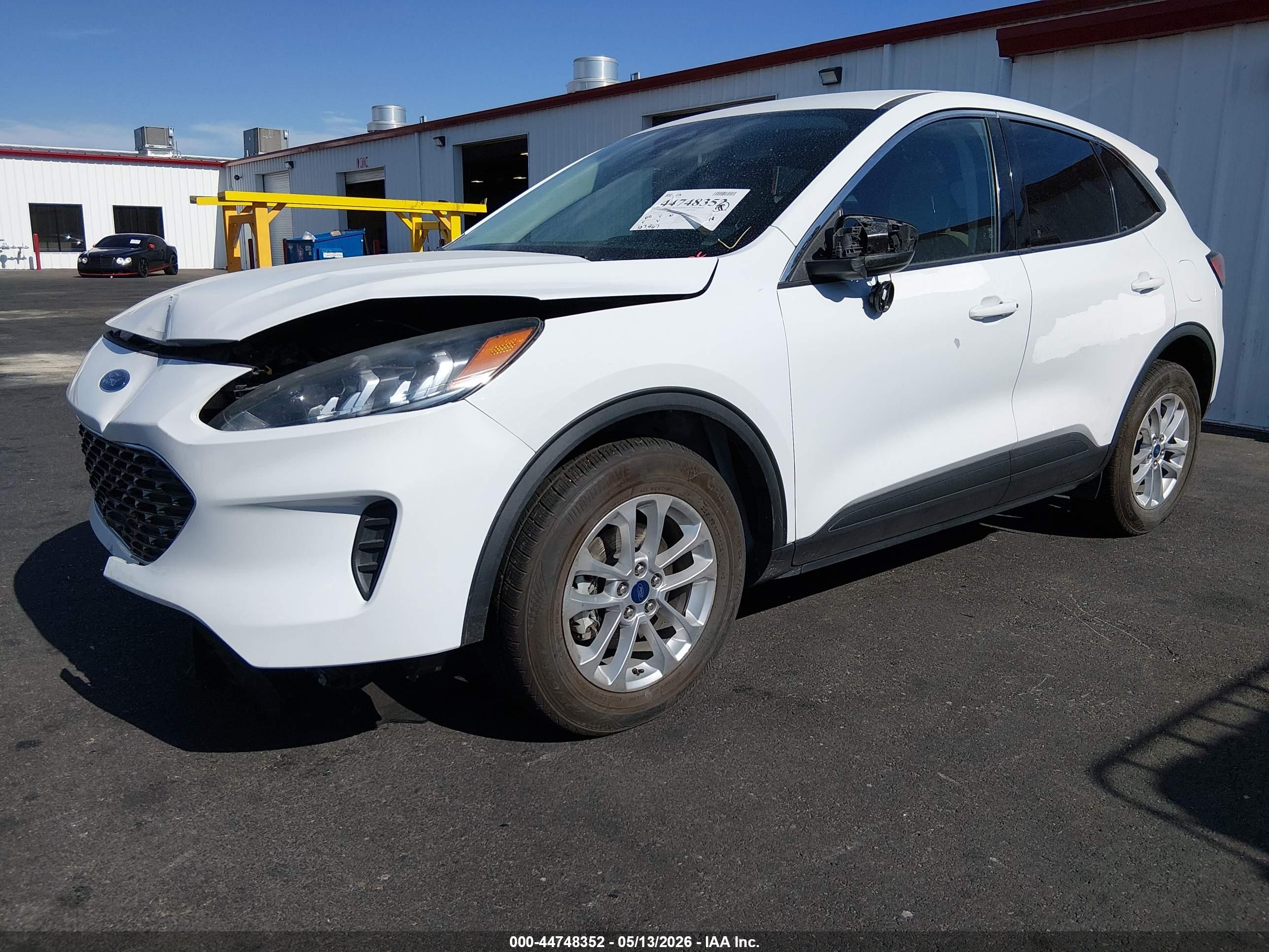 FORD ESCAPE image 2