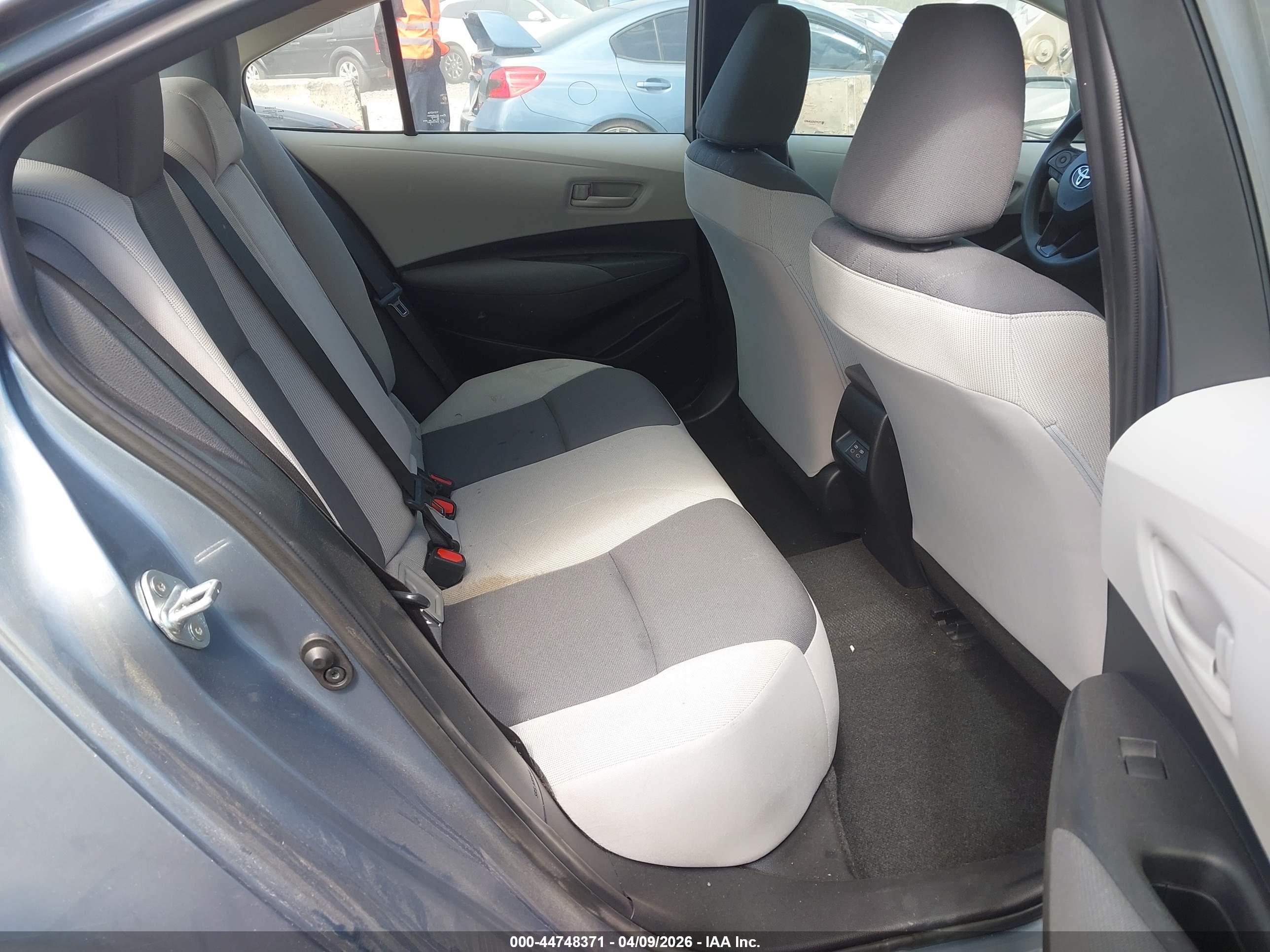 TOYOTA COROLLA image 8