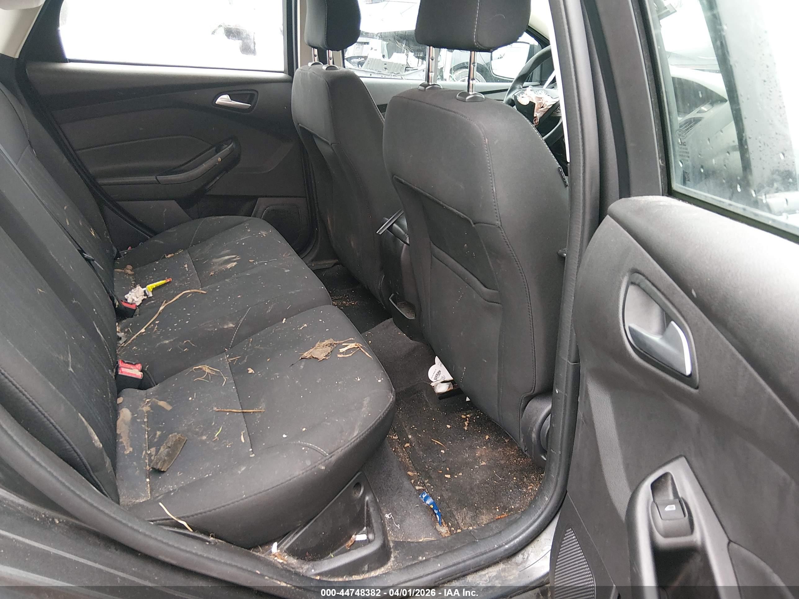 FORD FOCUS image 8