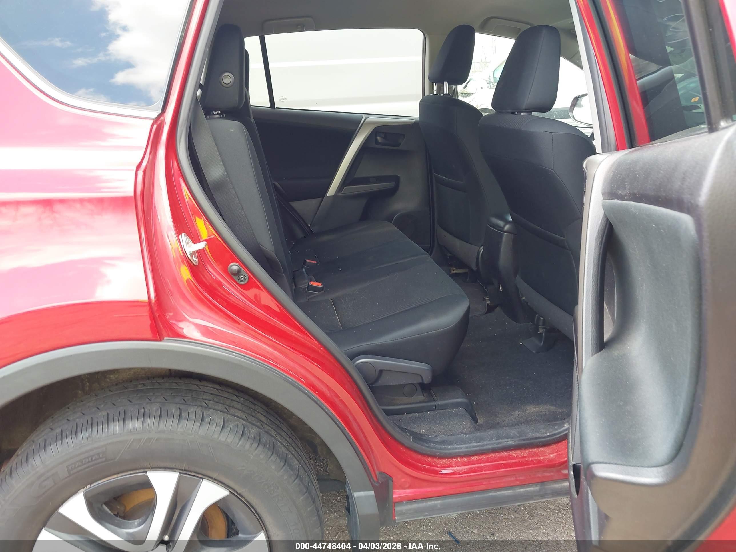 TOYOTA RAV4 image 8