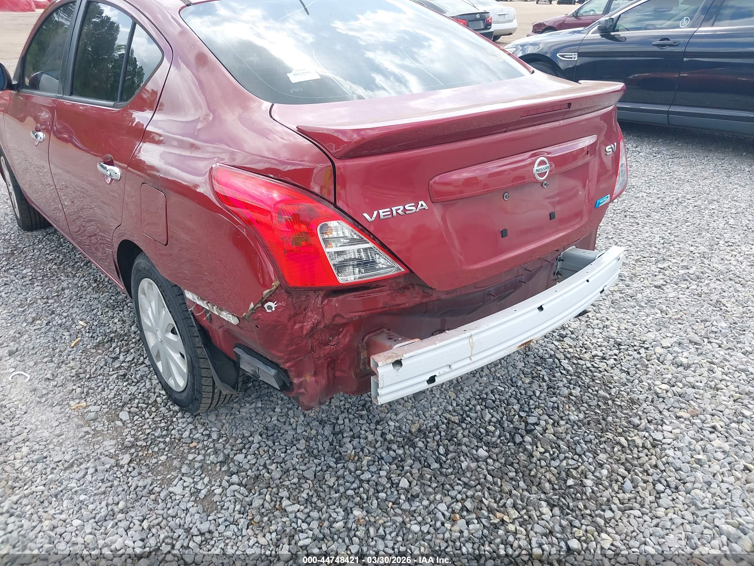 NISSAN VERSA image 6