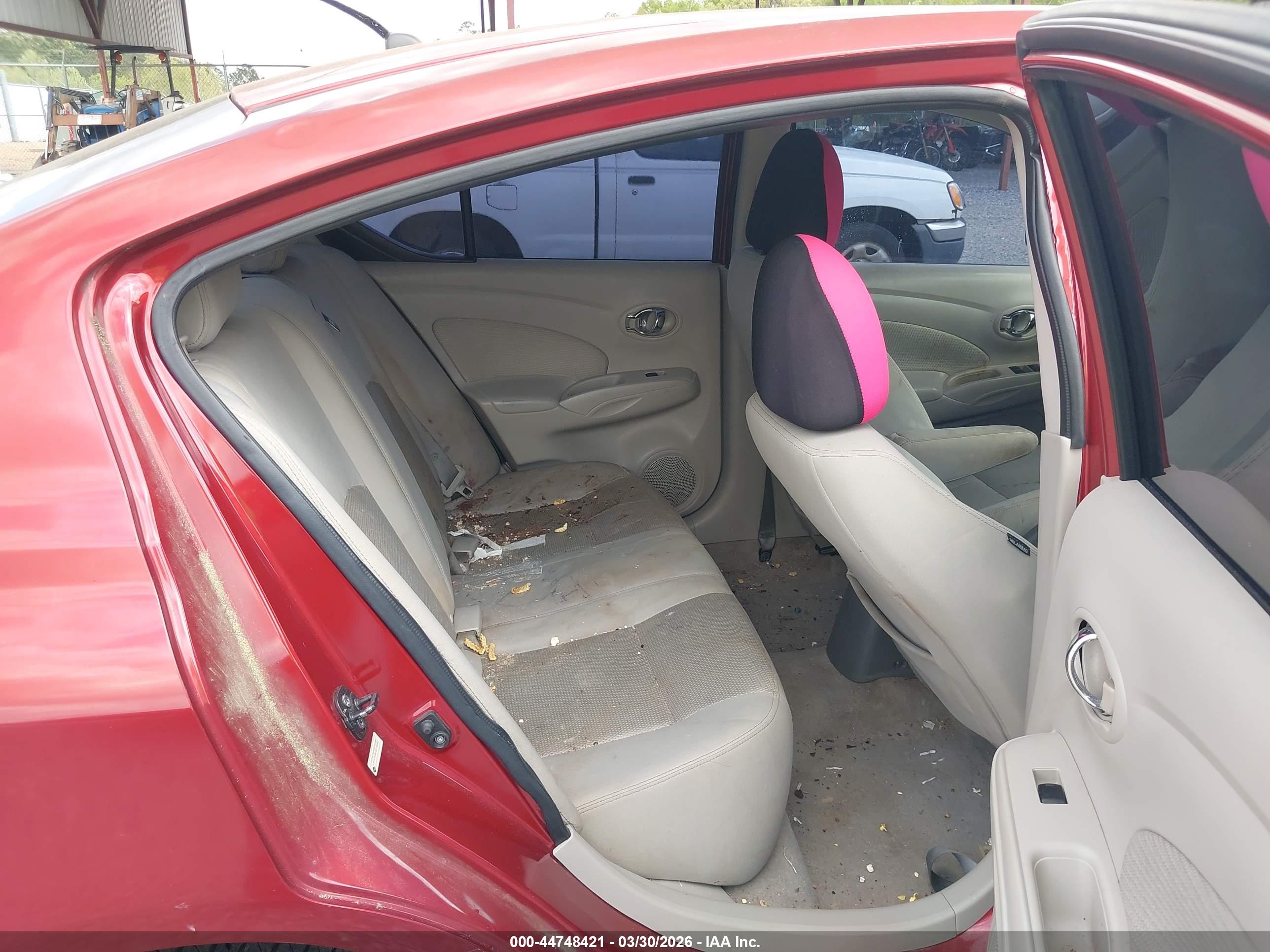 NISSAN VERSA image 8