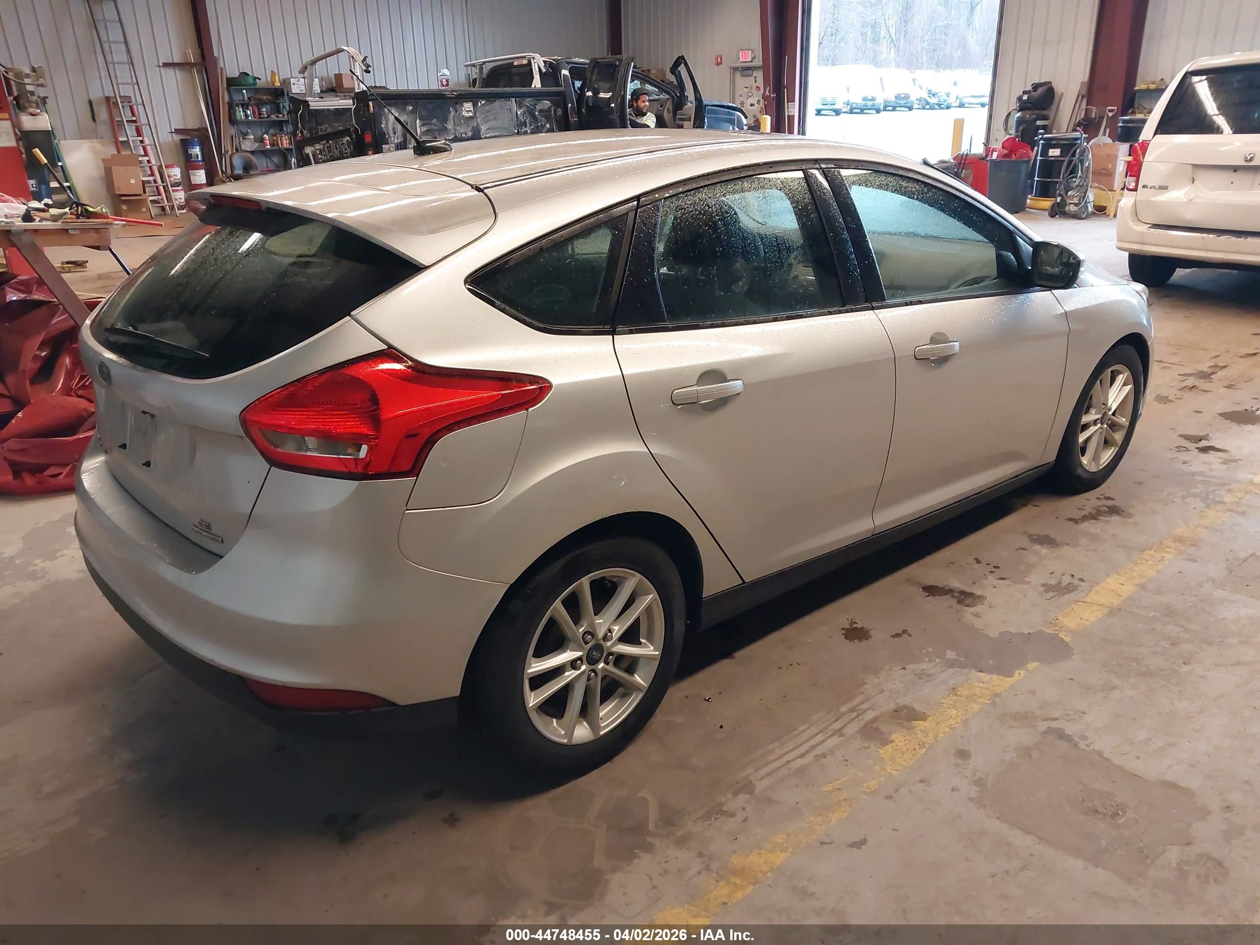 FORD FOCUS image 4