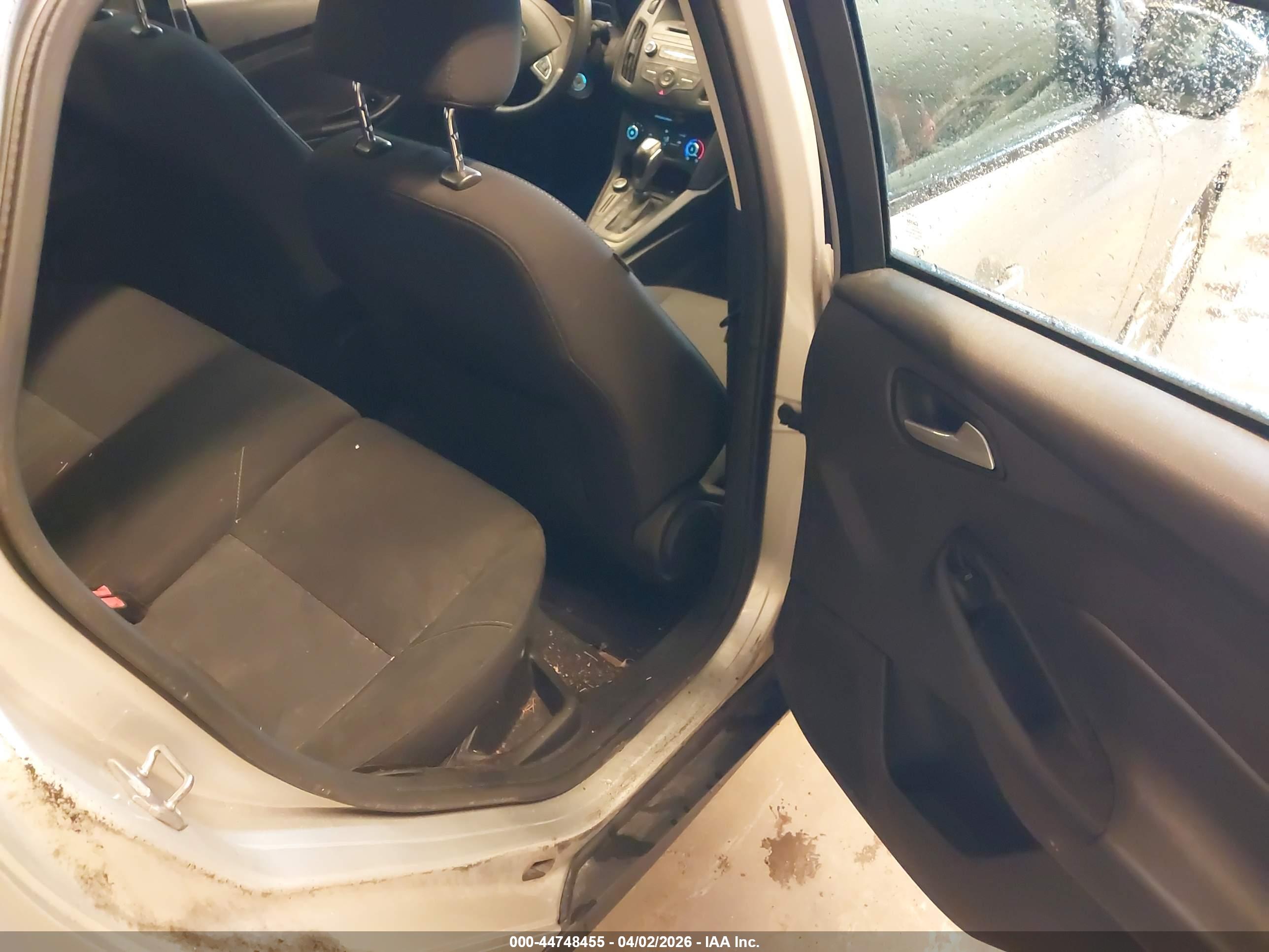 FORD FOCUS image 8