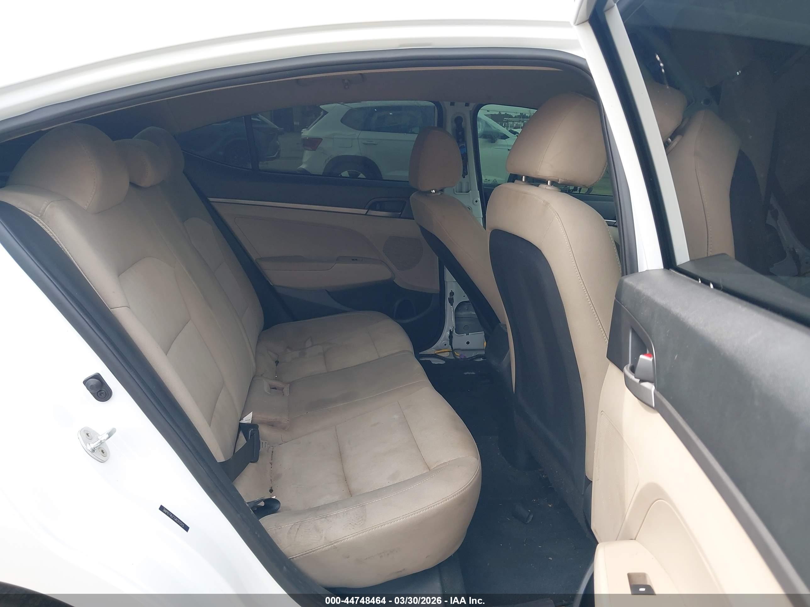 HYUNDAI ELANTRA image 8