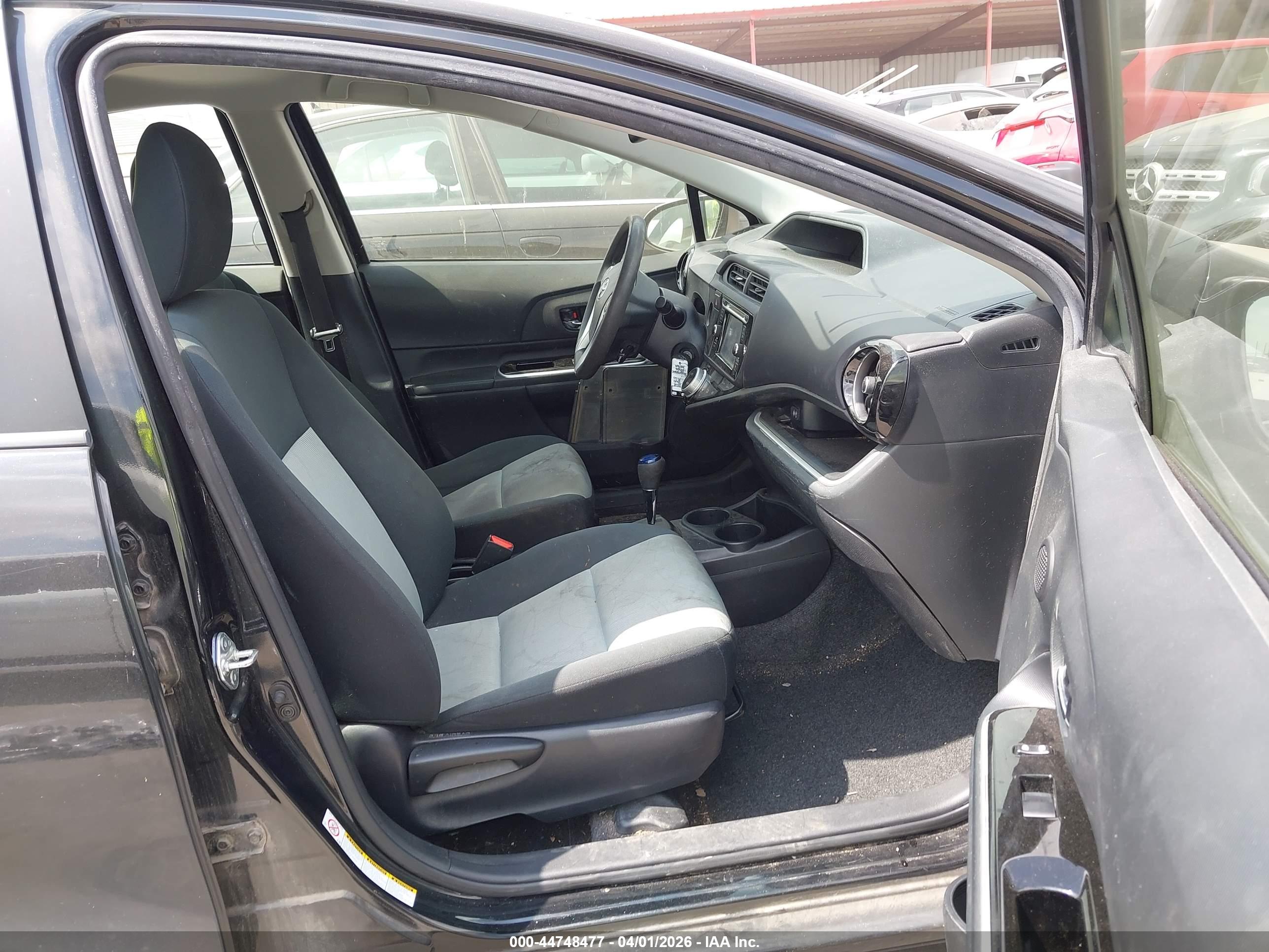 TOYOTA PRIUS image 5