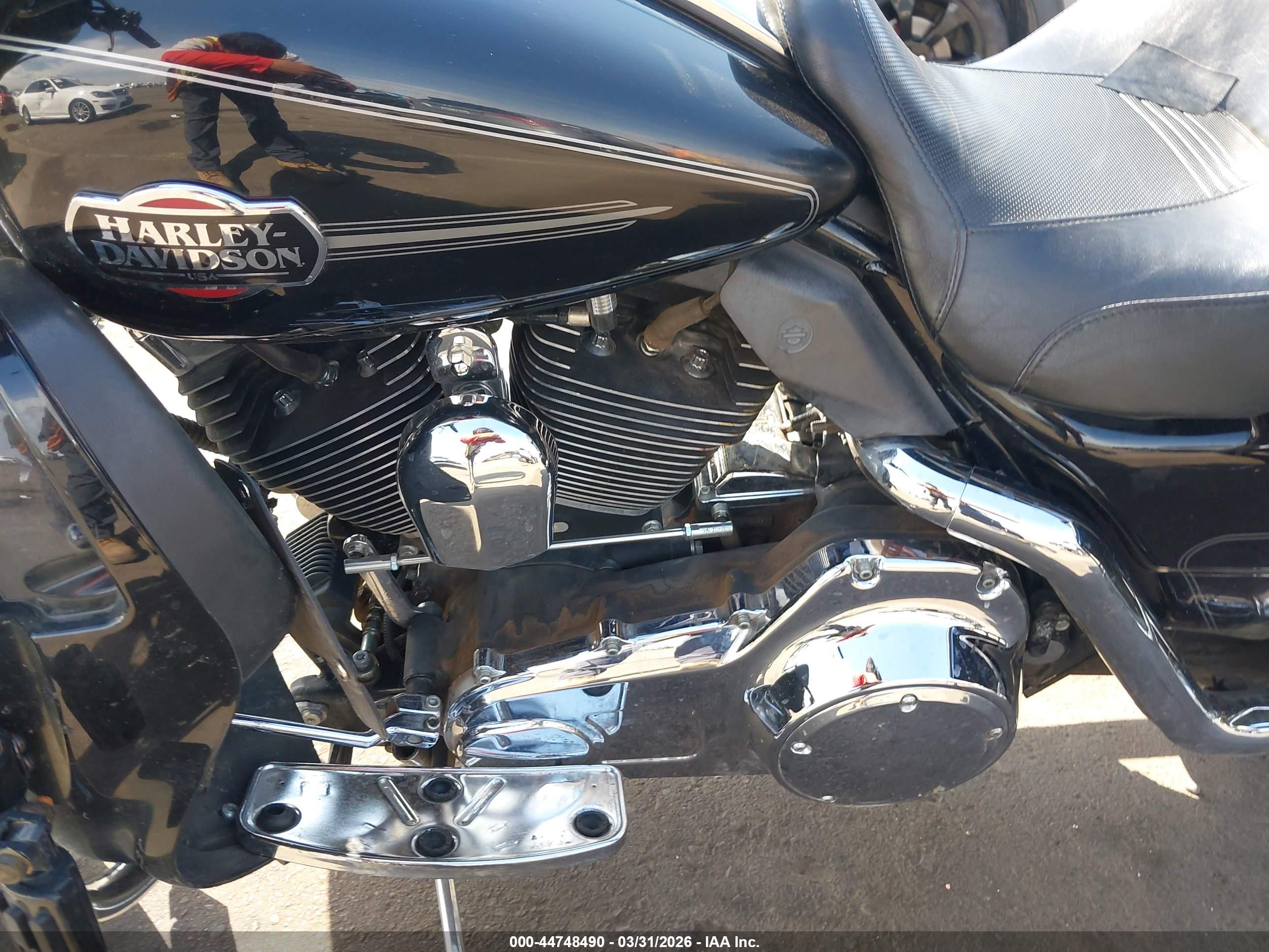 HARLEY-DAVIDSON FLHTCUI image 9