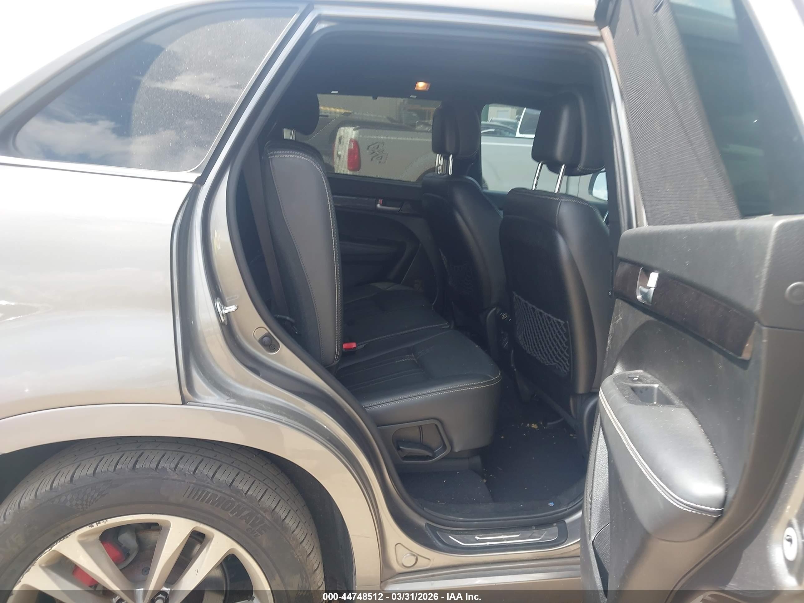 KIA SORENTO image 8