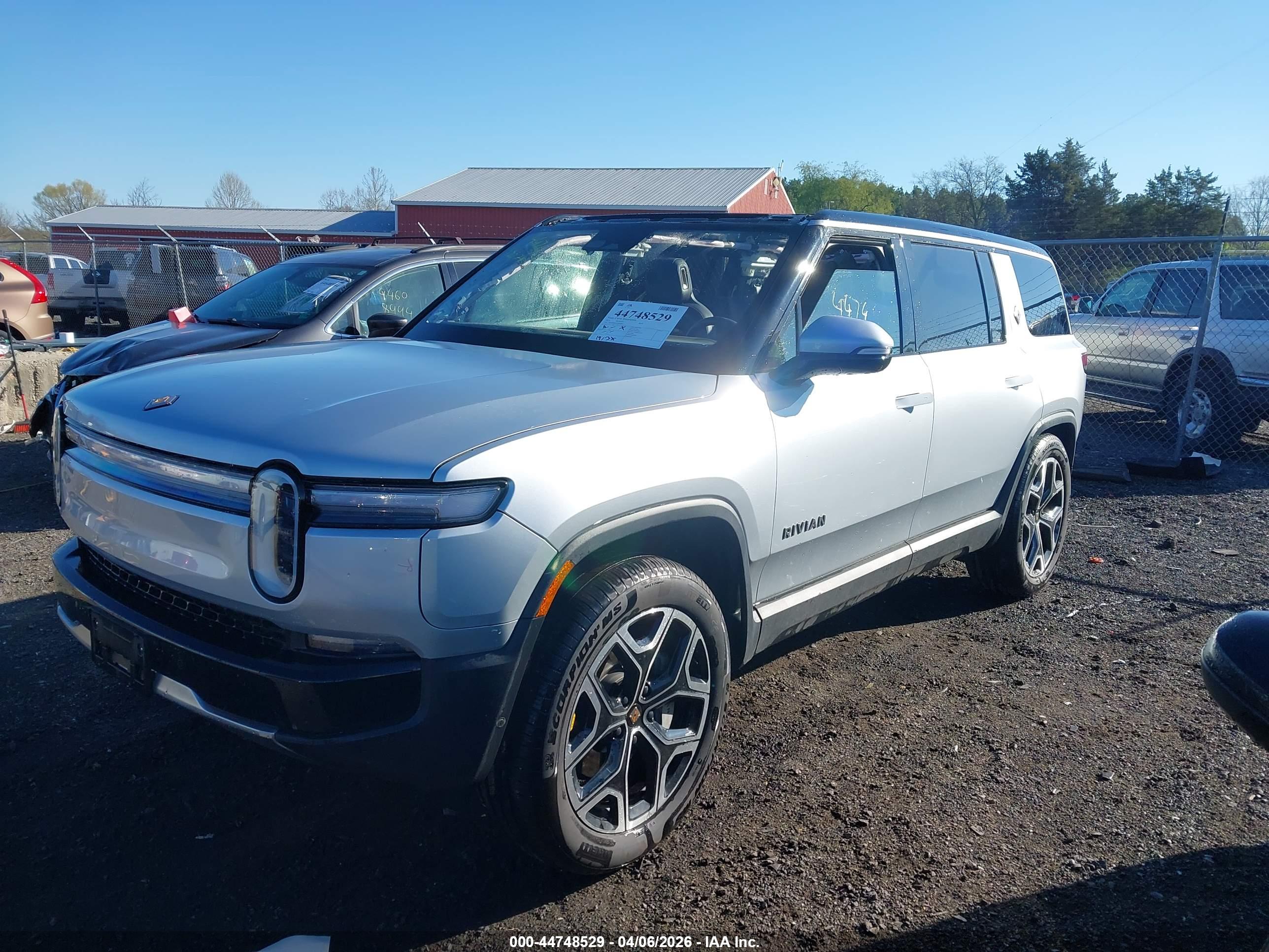 RIVIAN R1S image 2