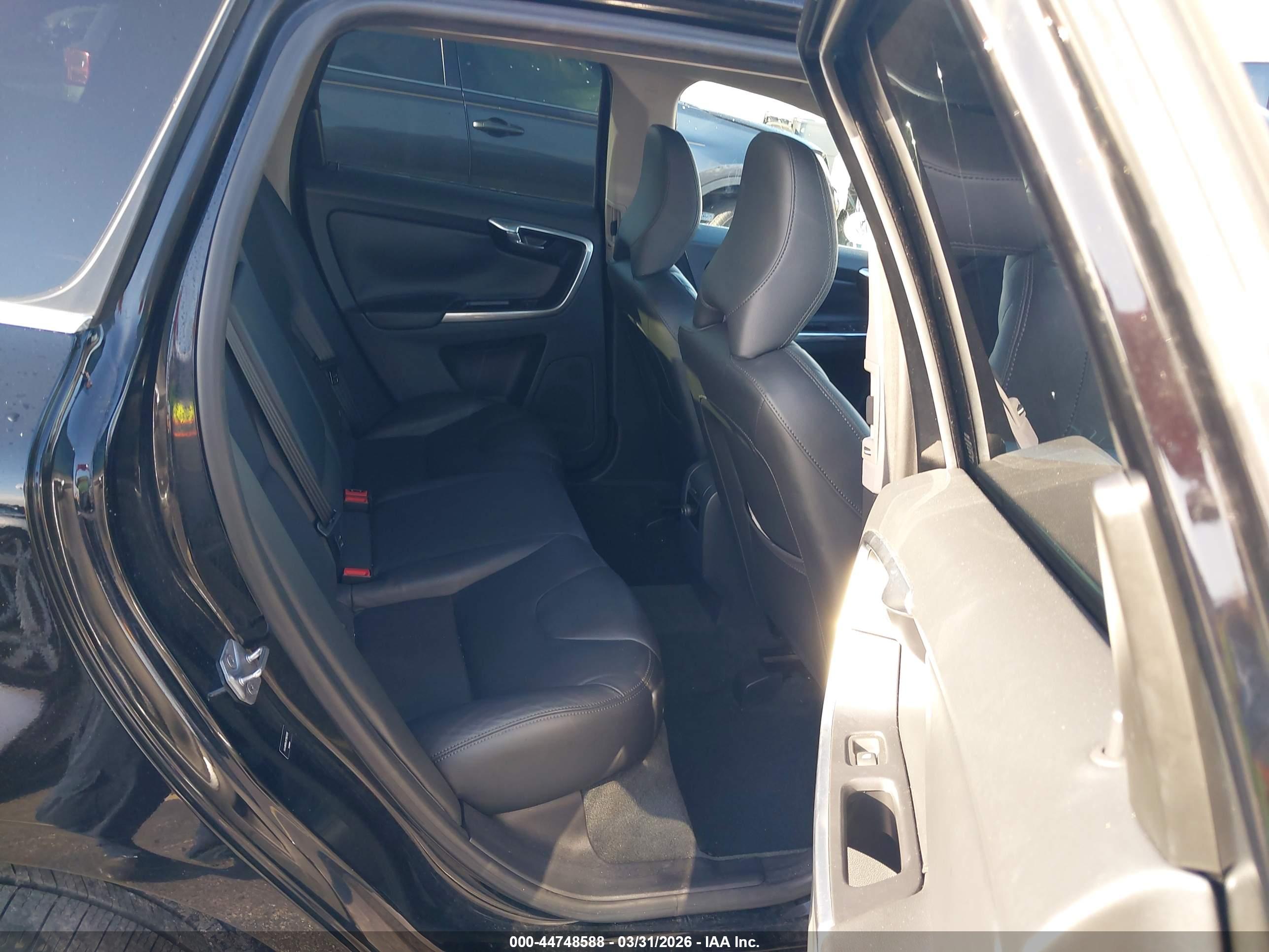 VOLVO XC60 image 8