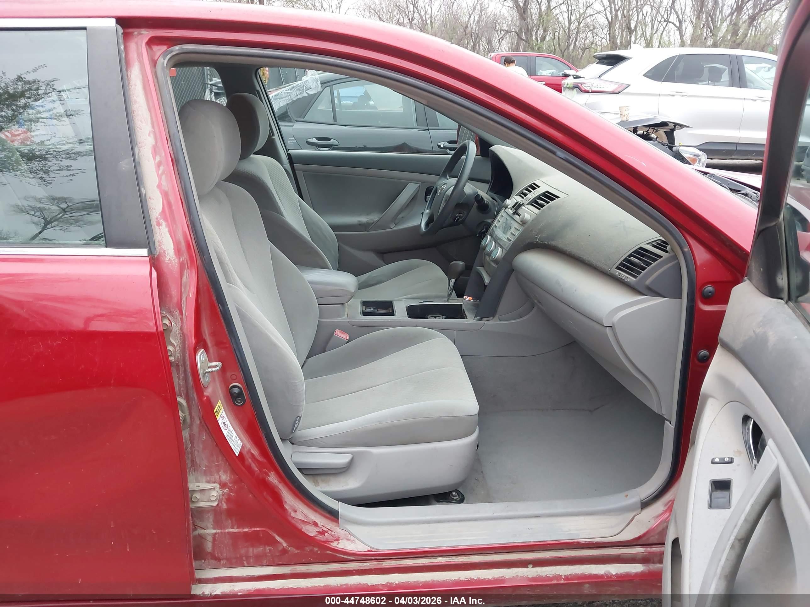 TOYOTA CAMRY image 5