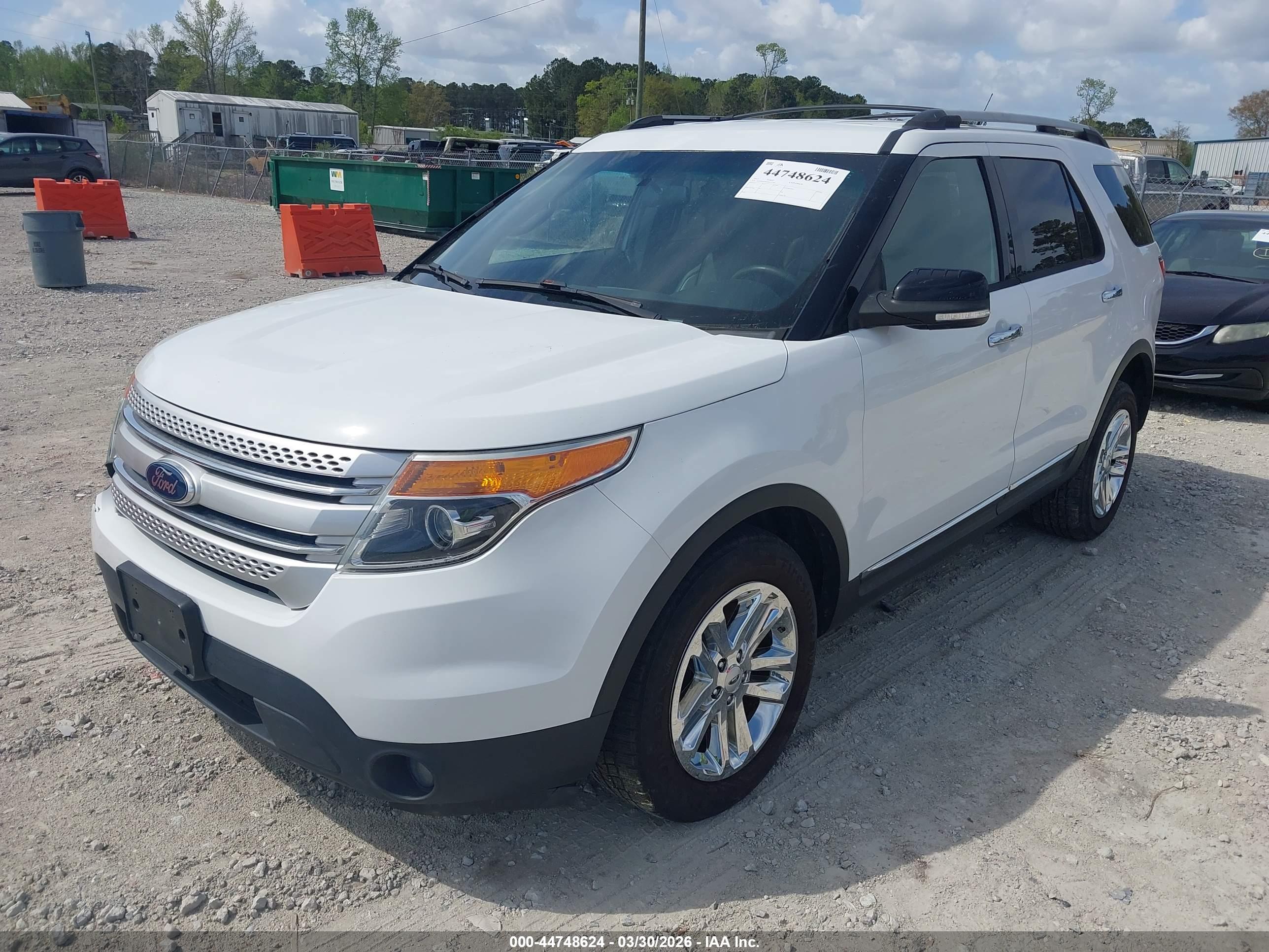 FORD EXPLORER image 2