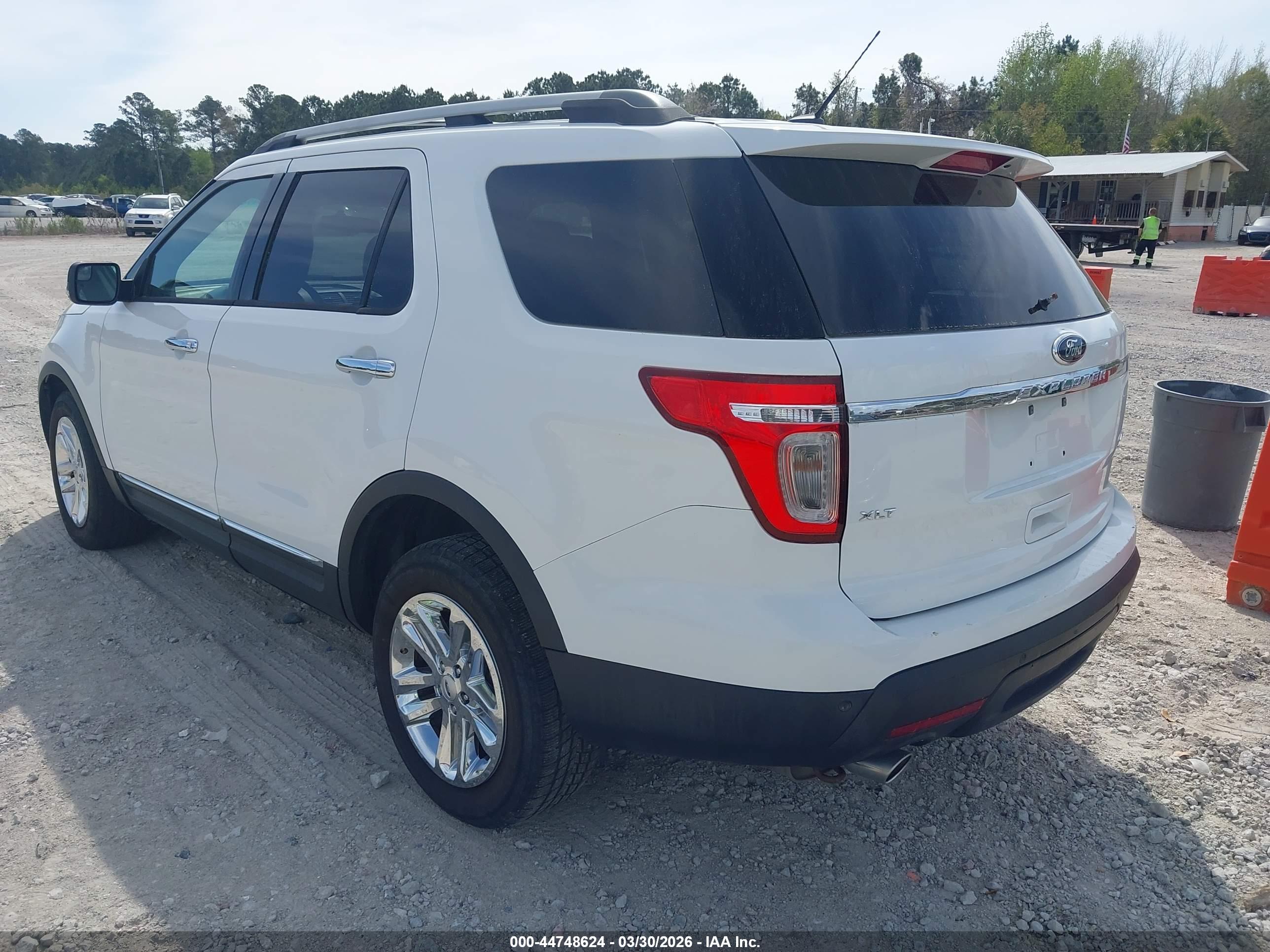 FORD EXPLORER image 3
