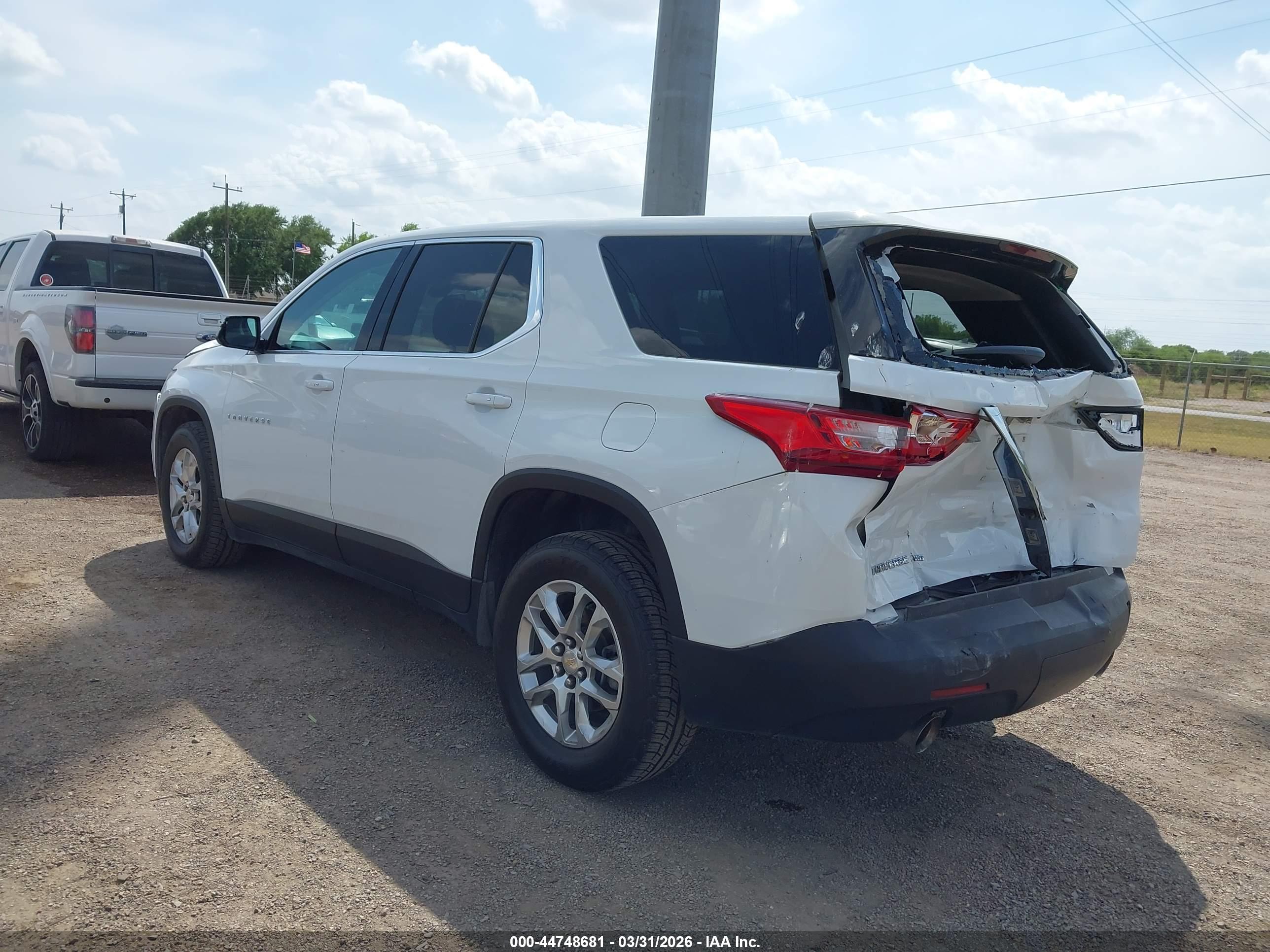 CHEVROLET TRAVERSE image 3