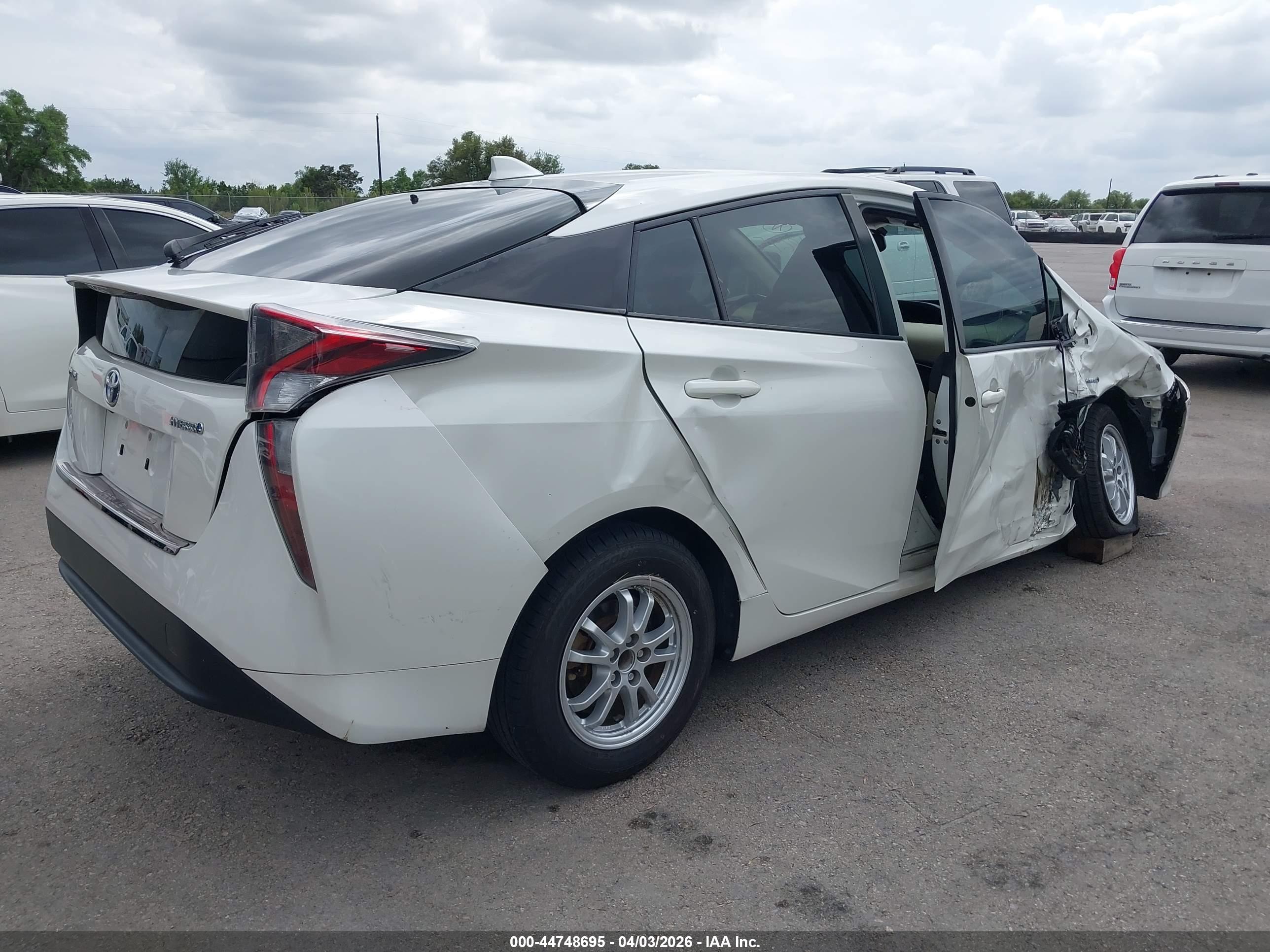 TOYOTA PRIUS image 4