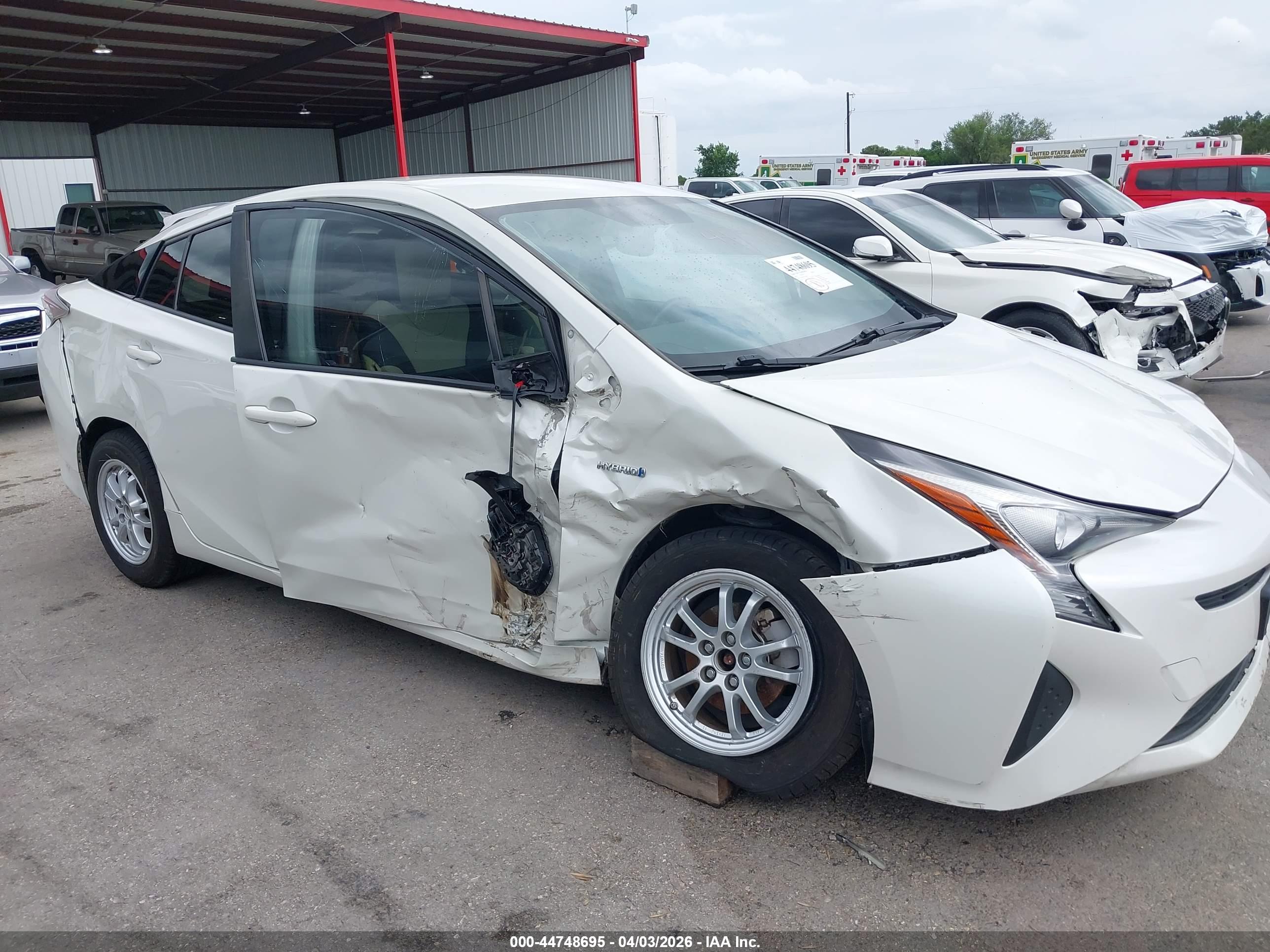TOYOTA PRIUS image 6