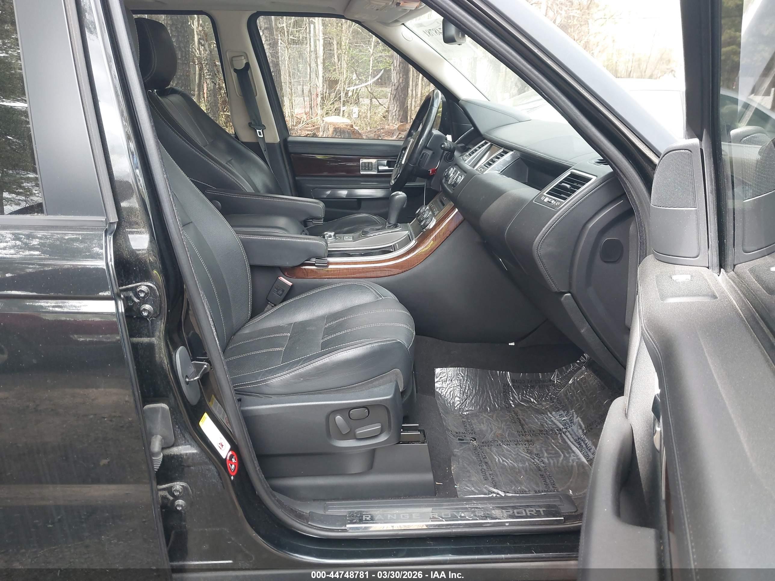 LAND ROVER image 5