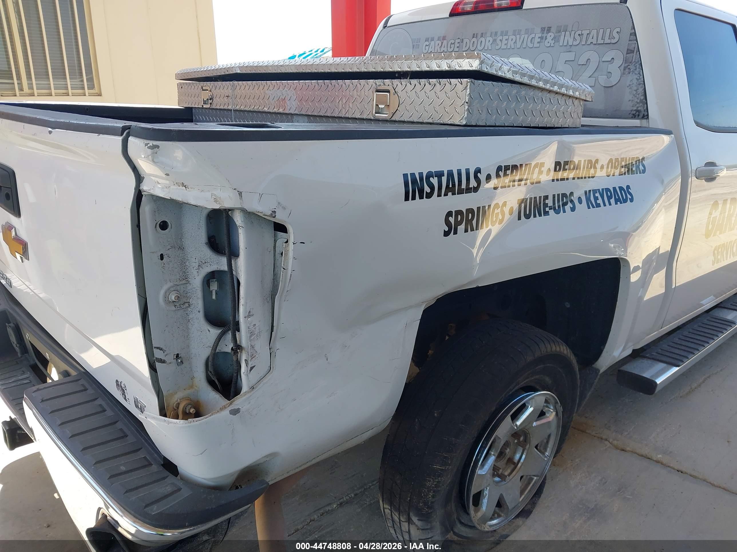 CHEVROLET SILVERADO image 6