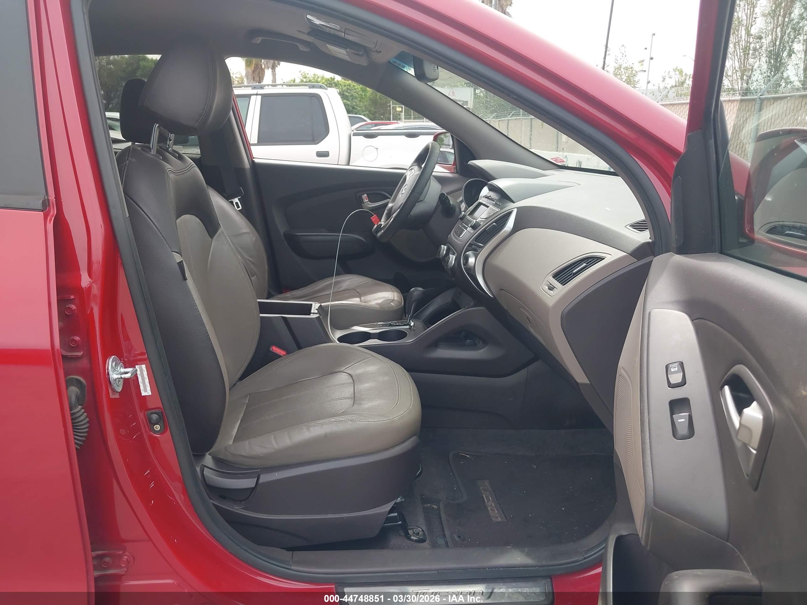 HYUNDAI TUCSON image 5