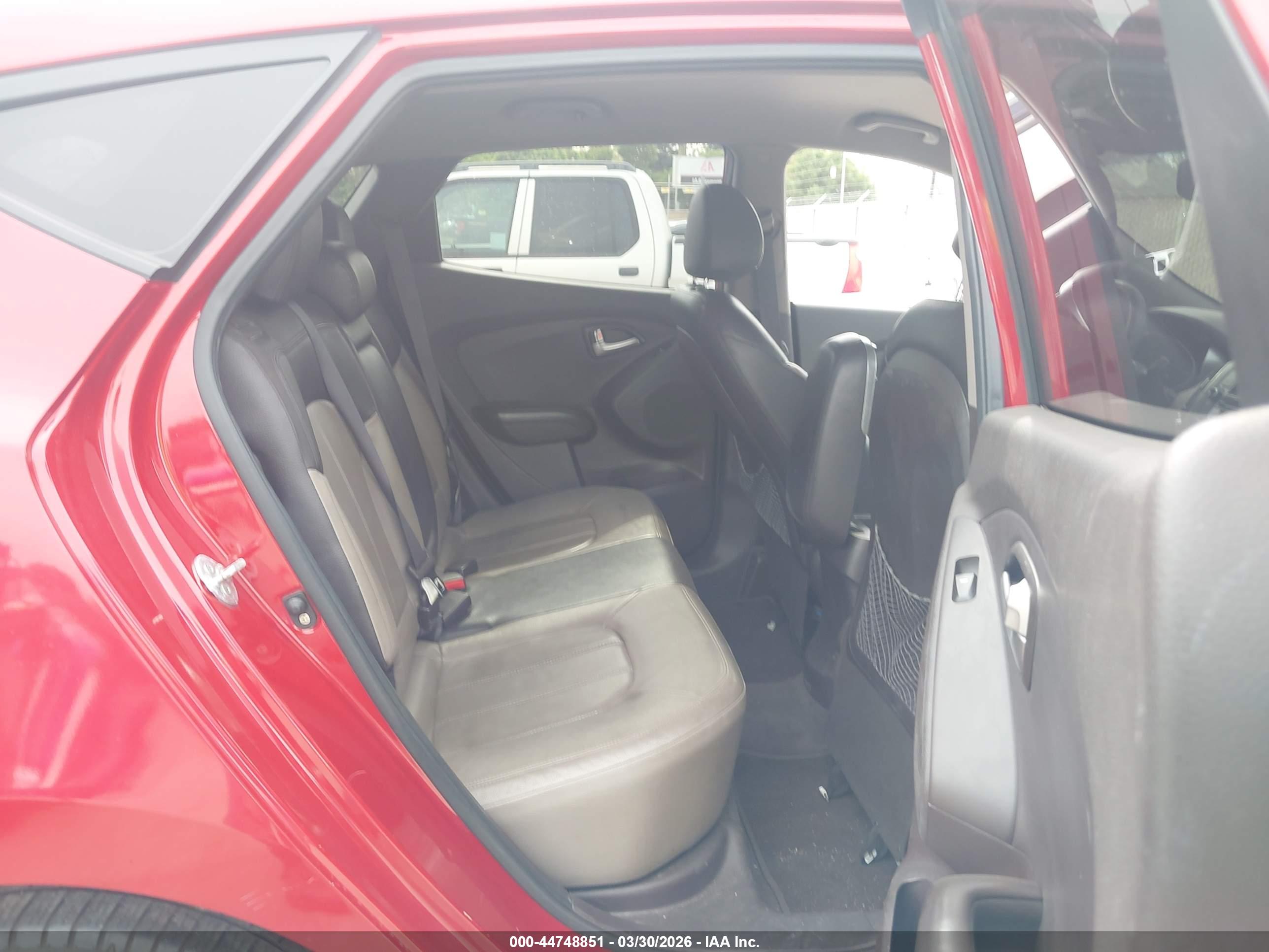 HYUNDAI TUCSON image 8