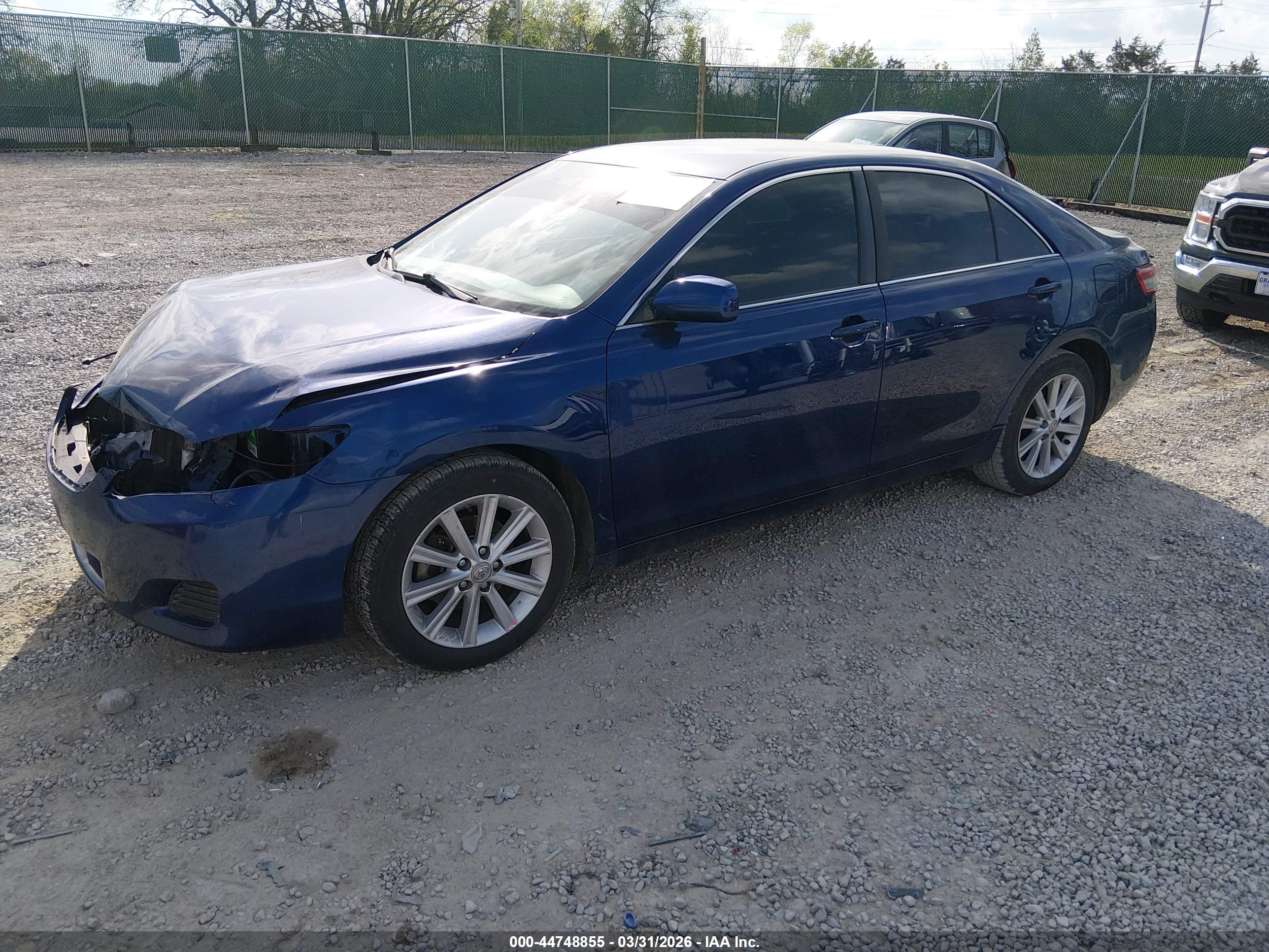 TOYOTA CAMRY image 2