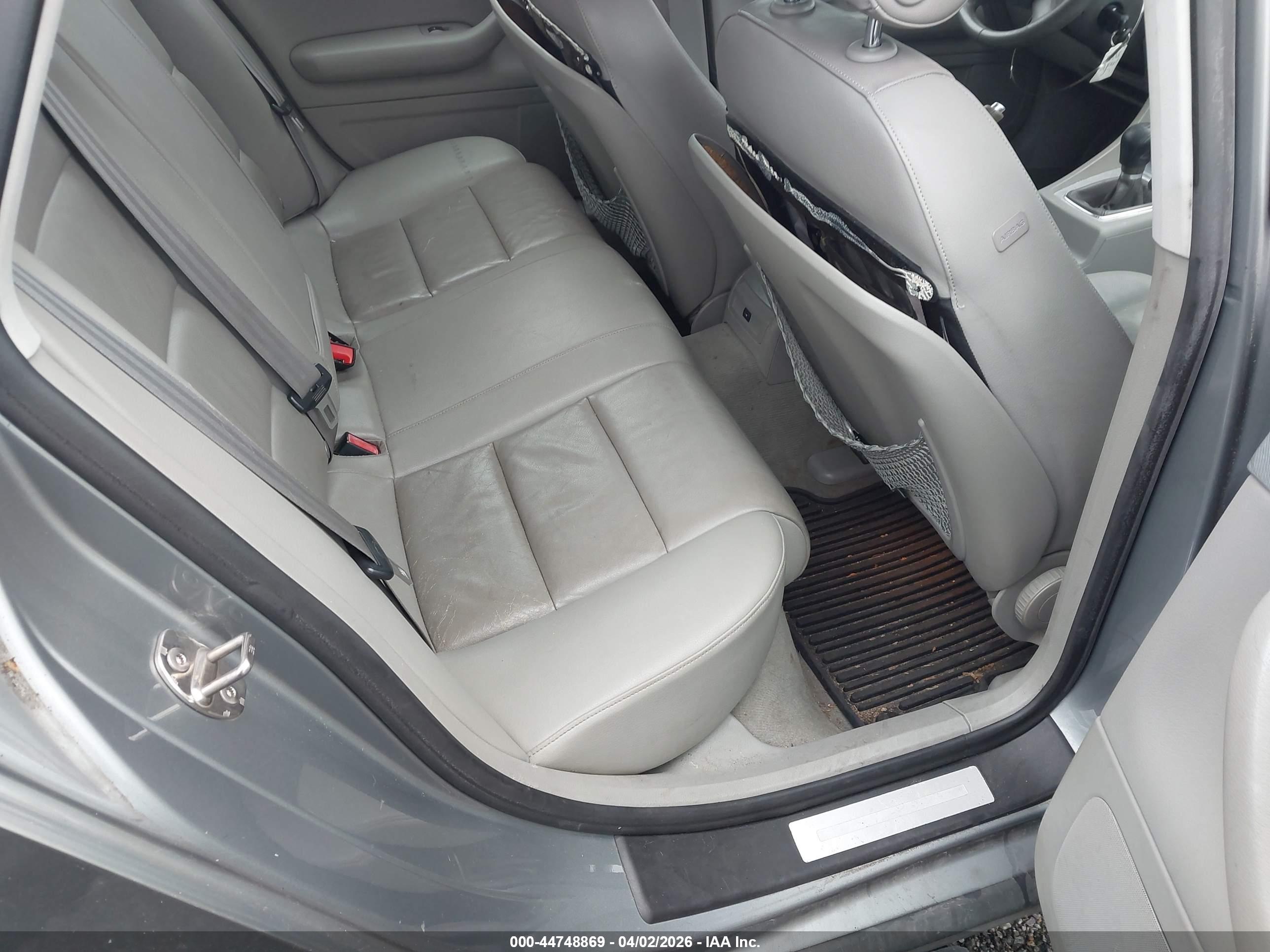 AUDI A4 image 8