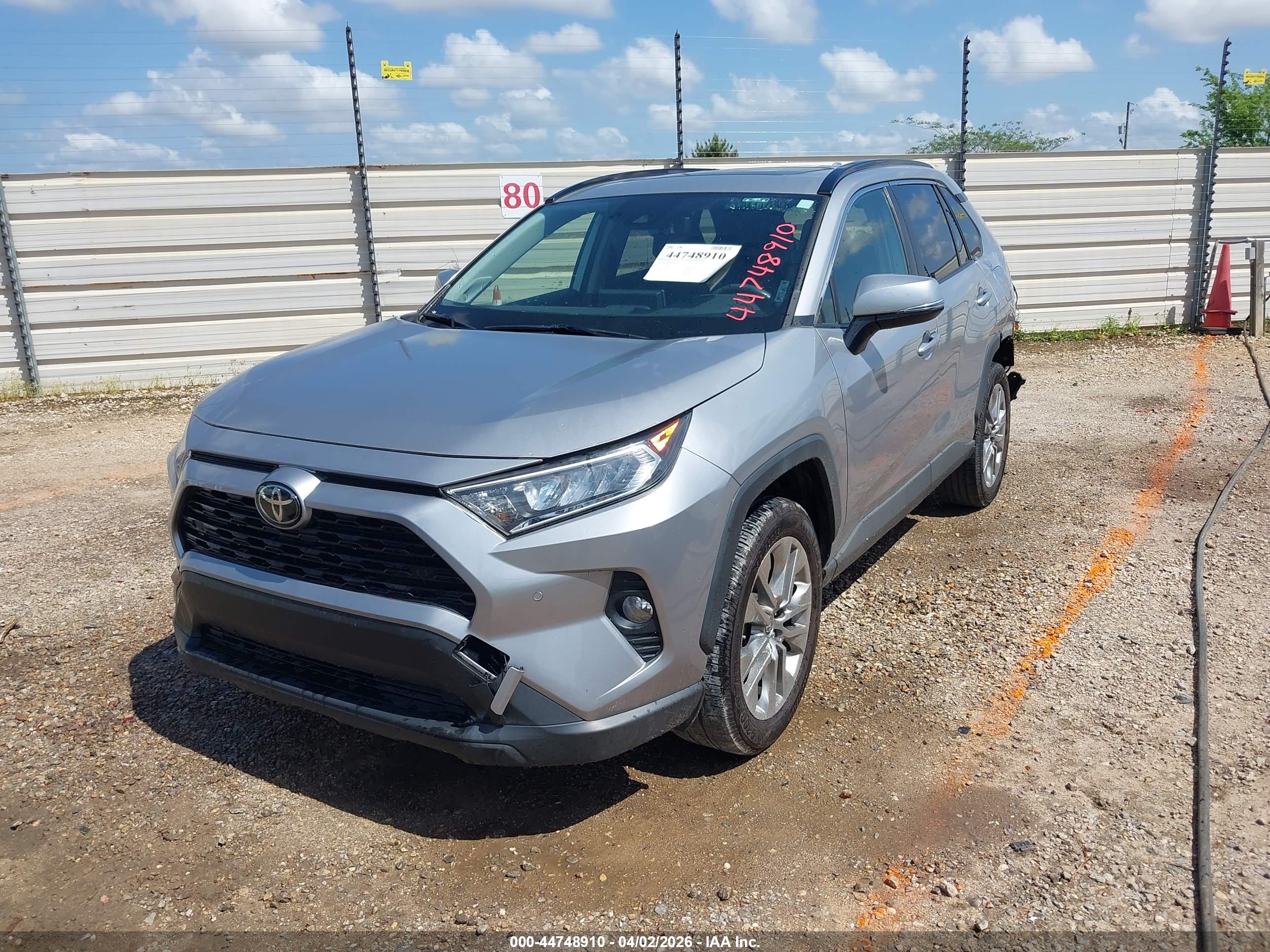 TOYOTA RAV4 image 2