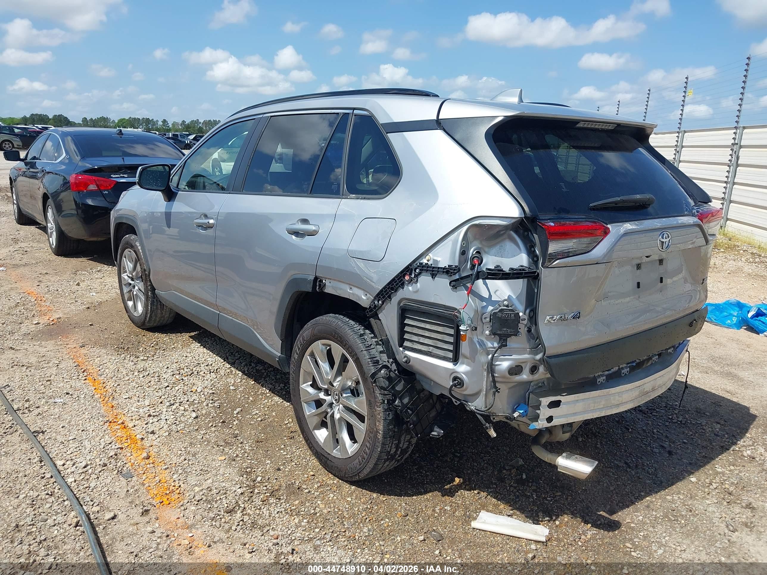 TOYOTA RAV4 image 3