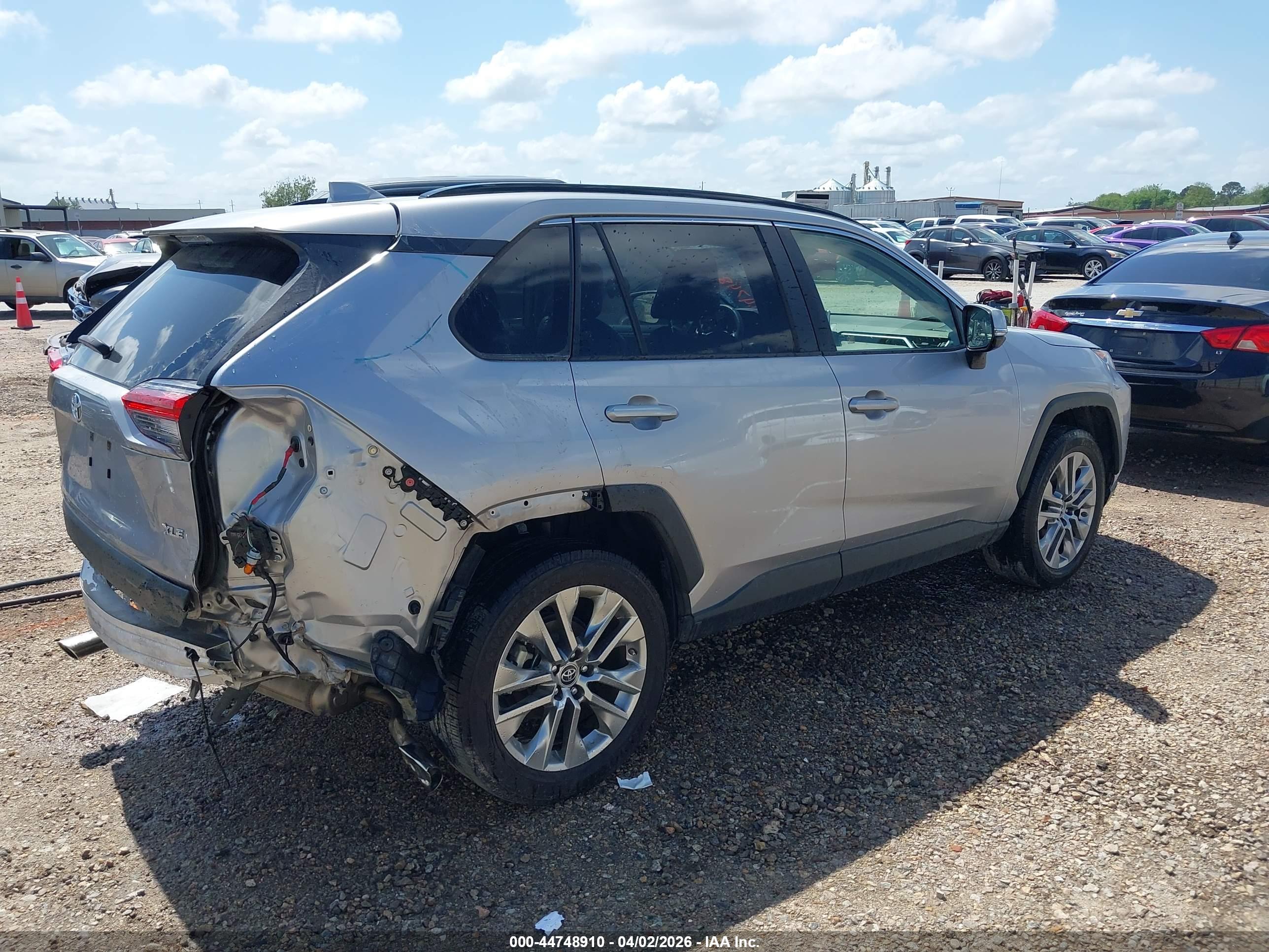 TOYOTA RAV4 image 4