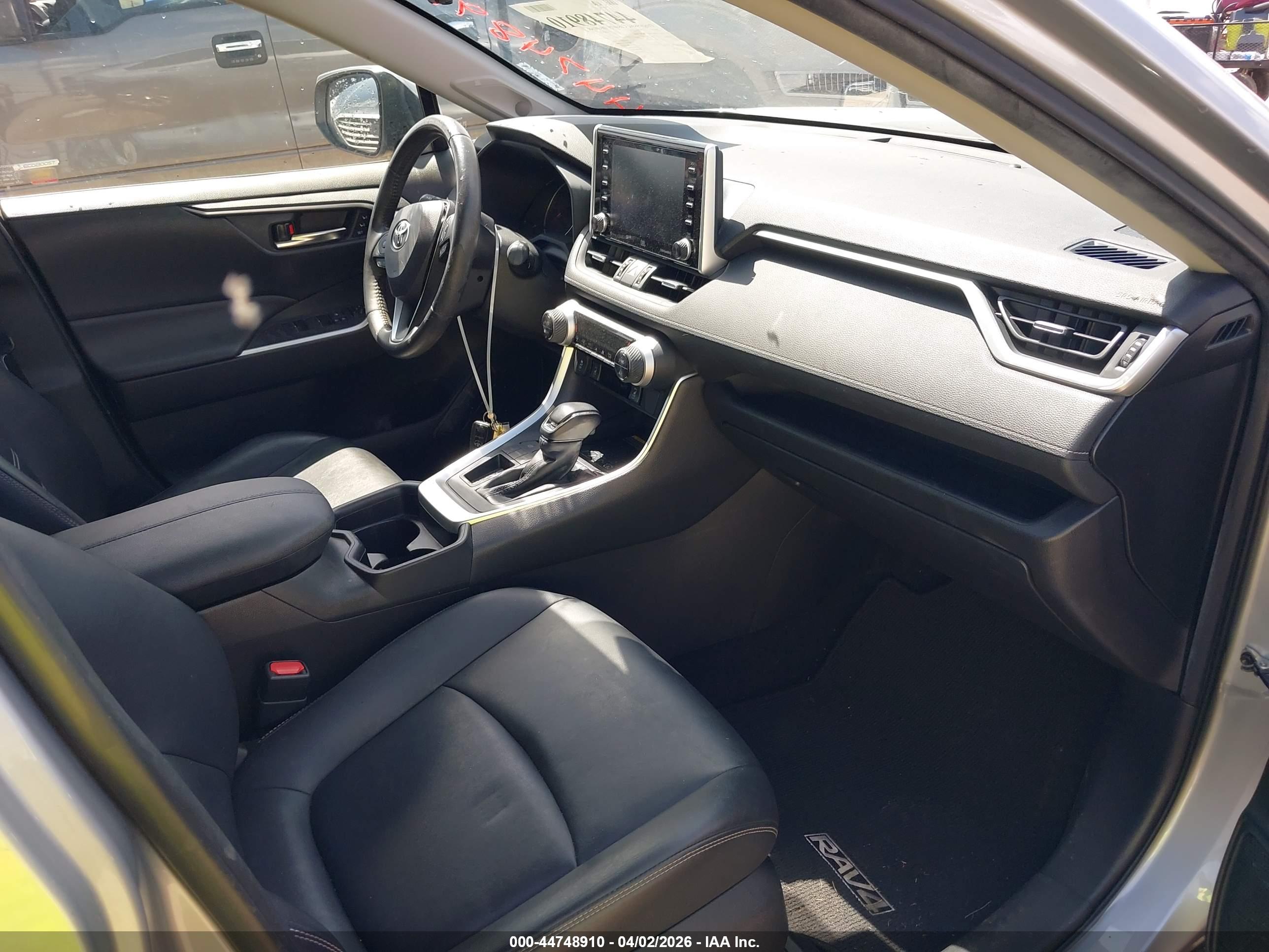 TOYOTA RAV4 image 5