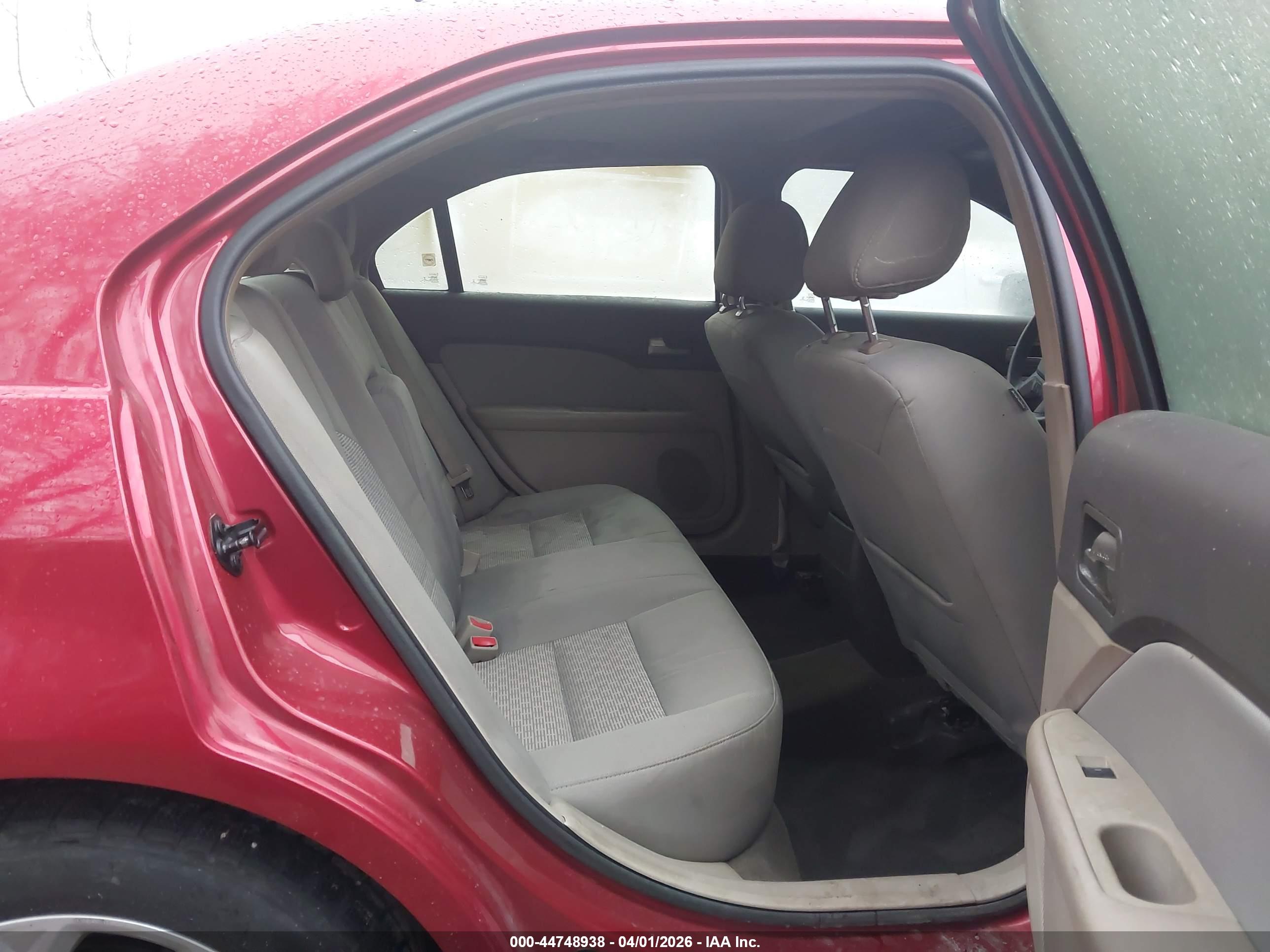 FORD FUSION image 8