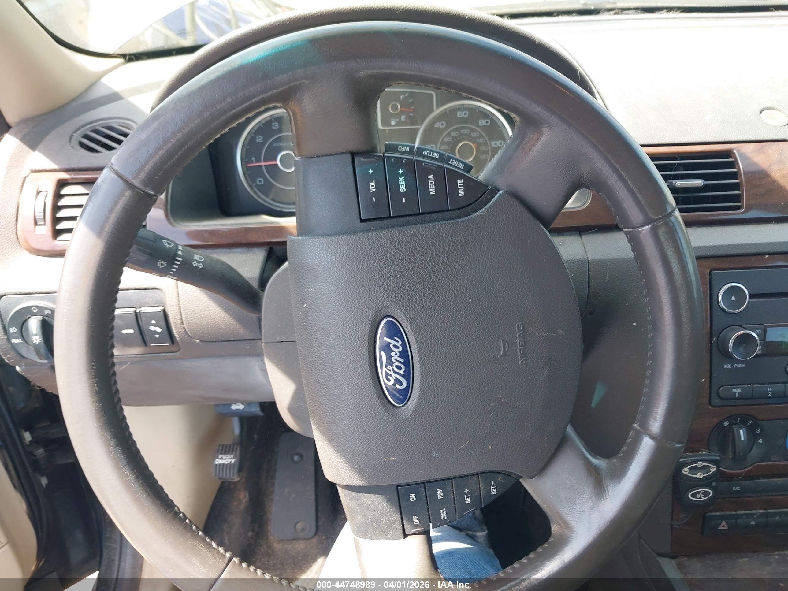 FORD TAURUS image 6