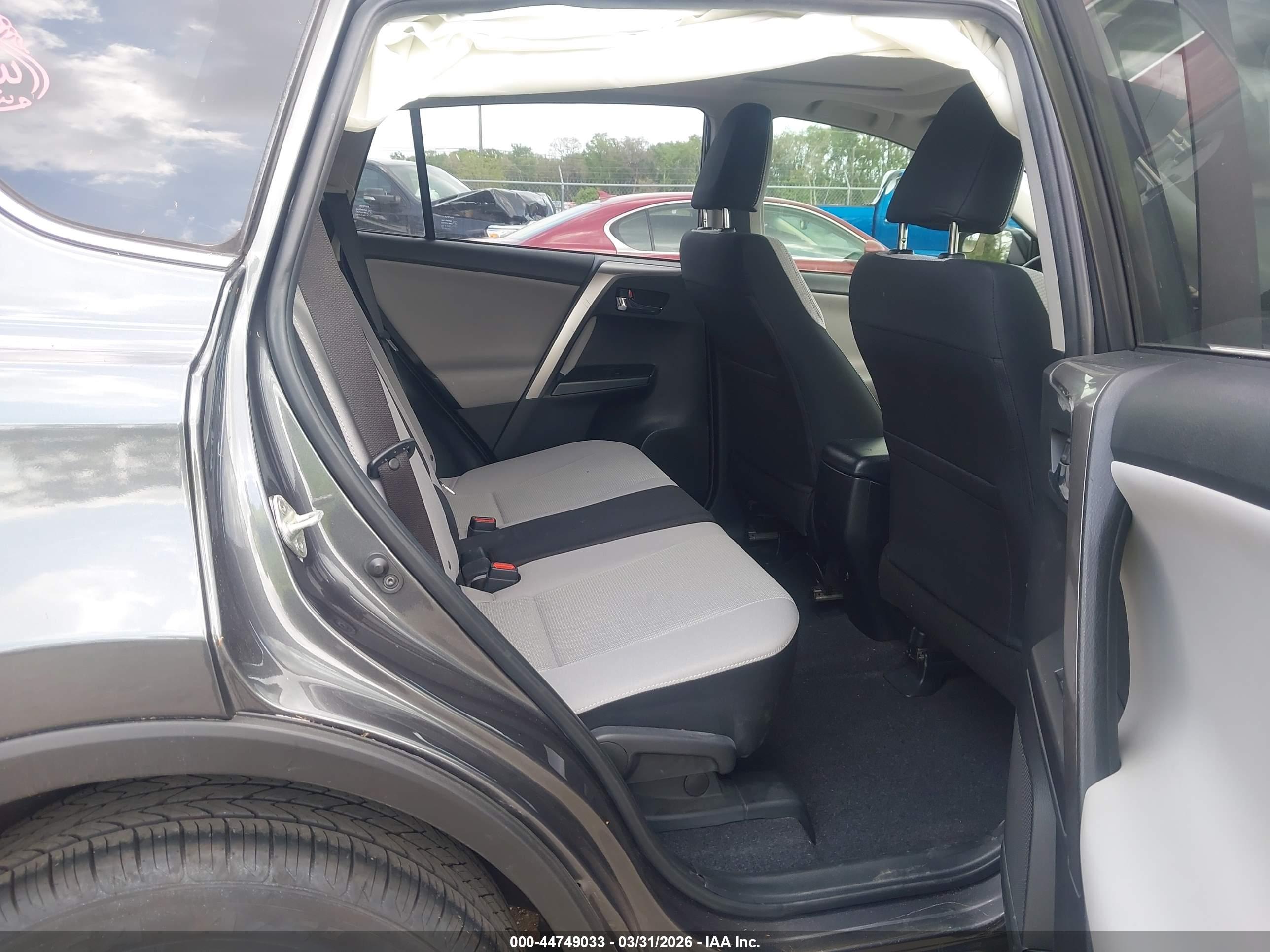 TOYOTA RAV4 image 8