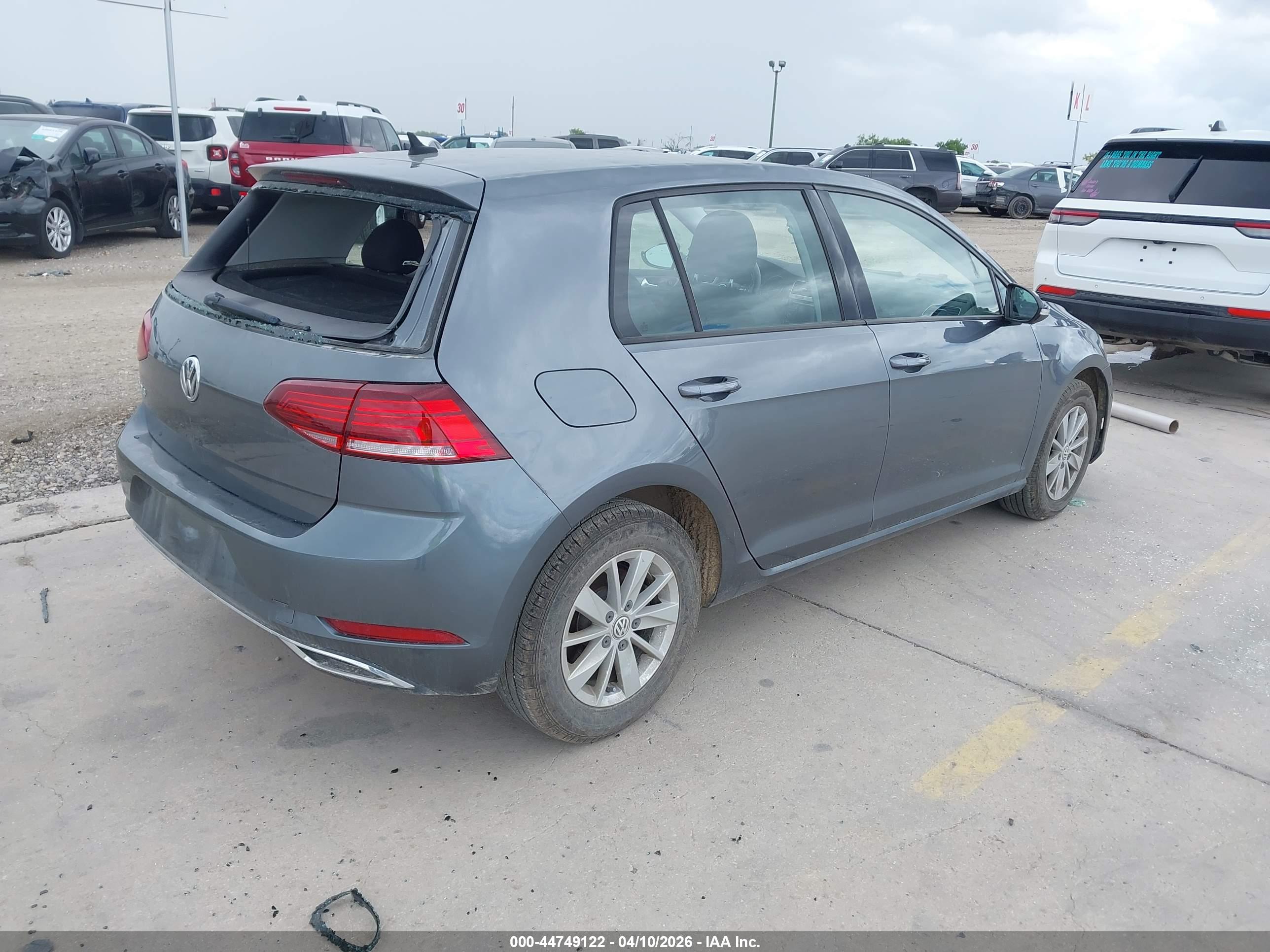 VOLKSWAGEN GOLF image 4