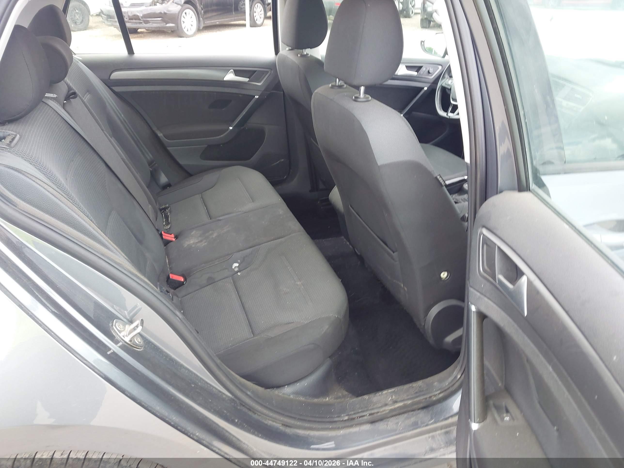VOLKSWAGEN GOLF image 8