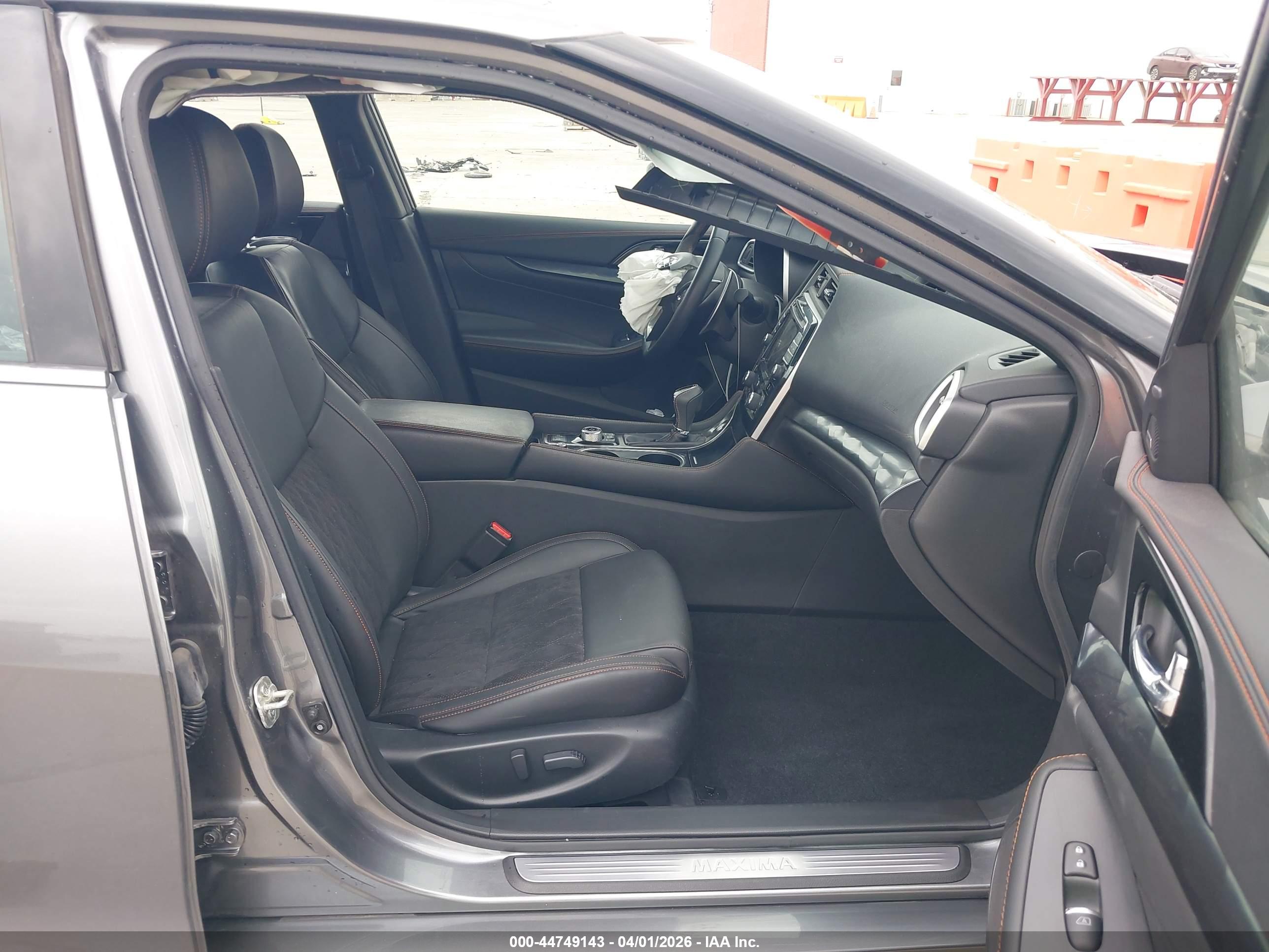 NISSAN MAXIMA image 5