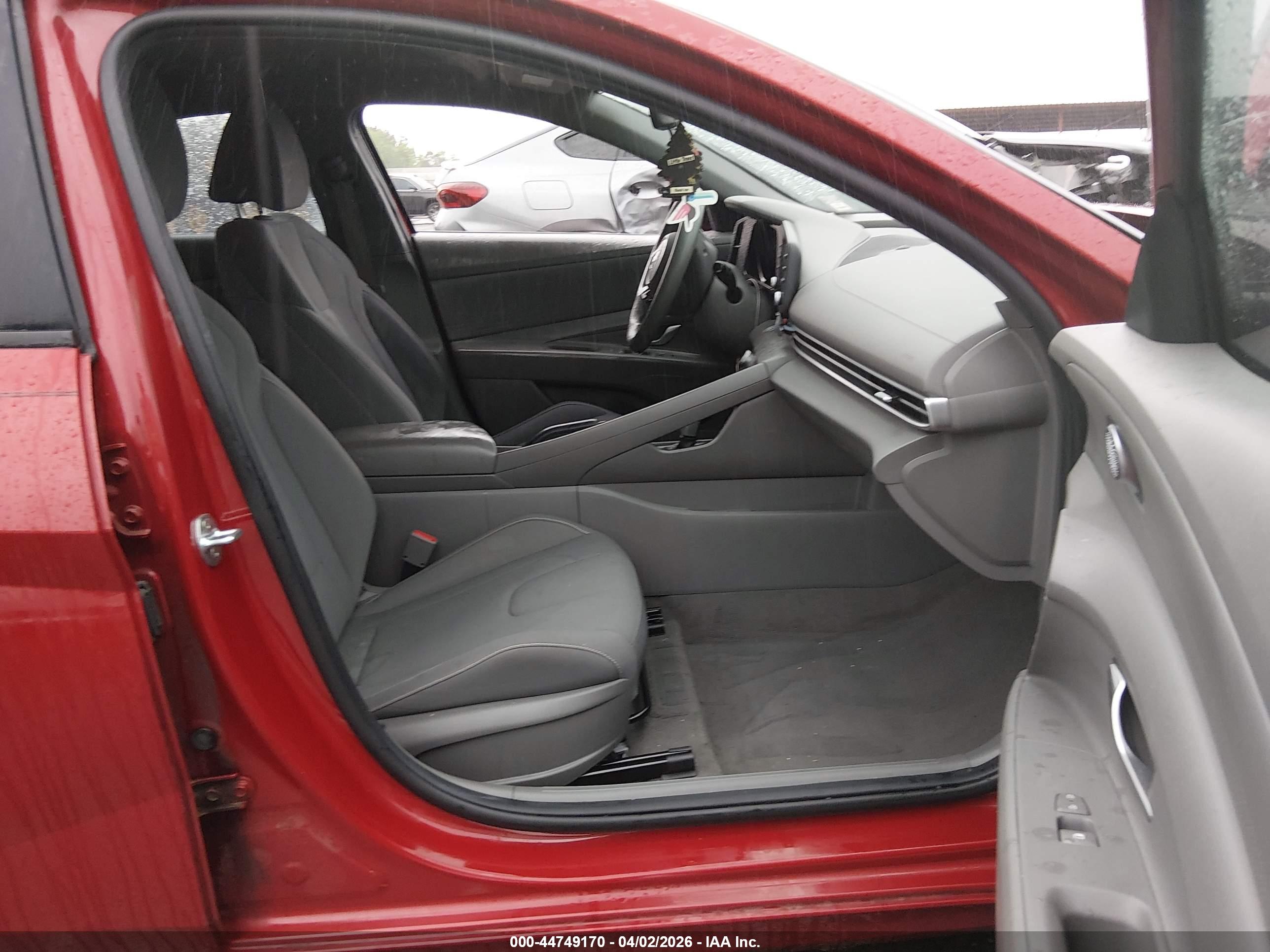 HYUNDAI ELANTRA image 5