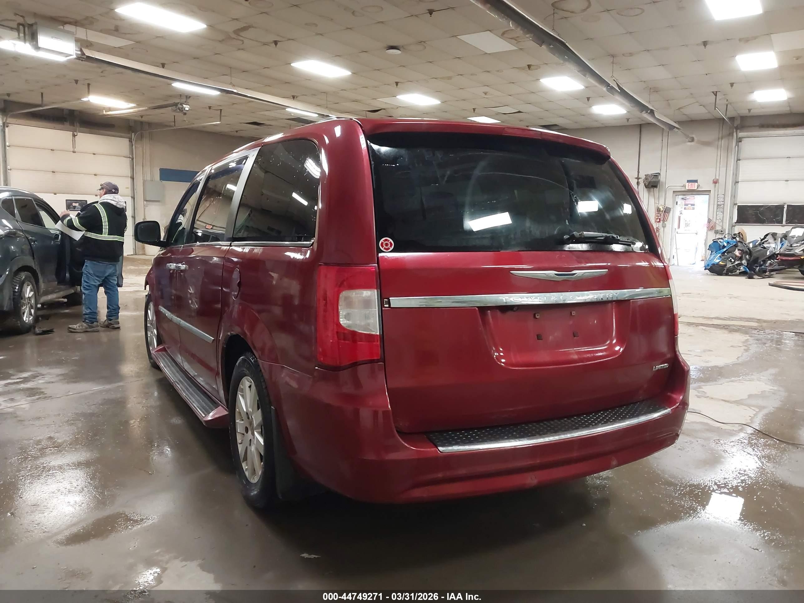 CHRYSLER TOWN image 3