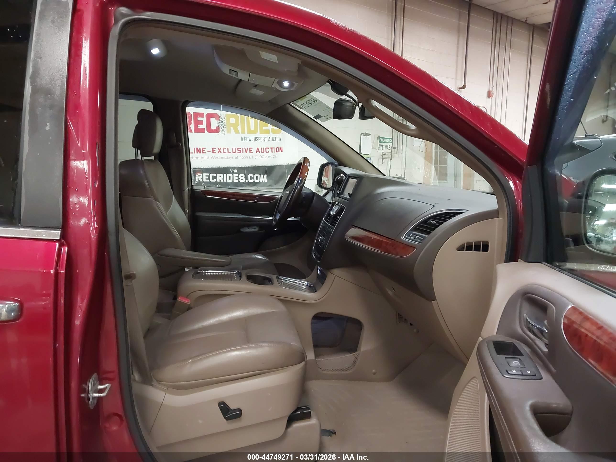 CHRYSLER TOWN image 5
