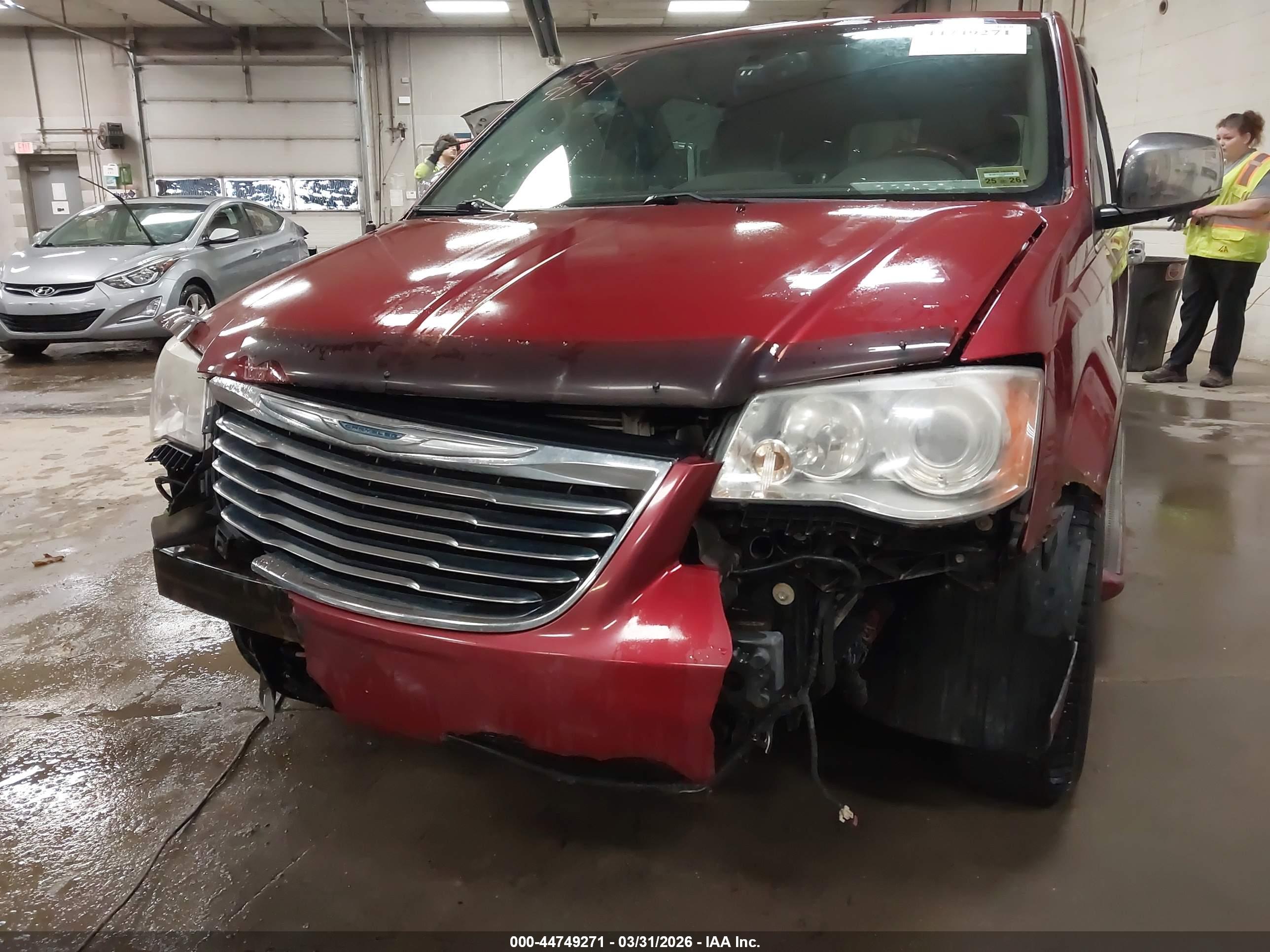 CHRYSLER TOWN image 6