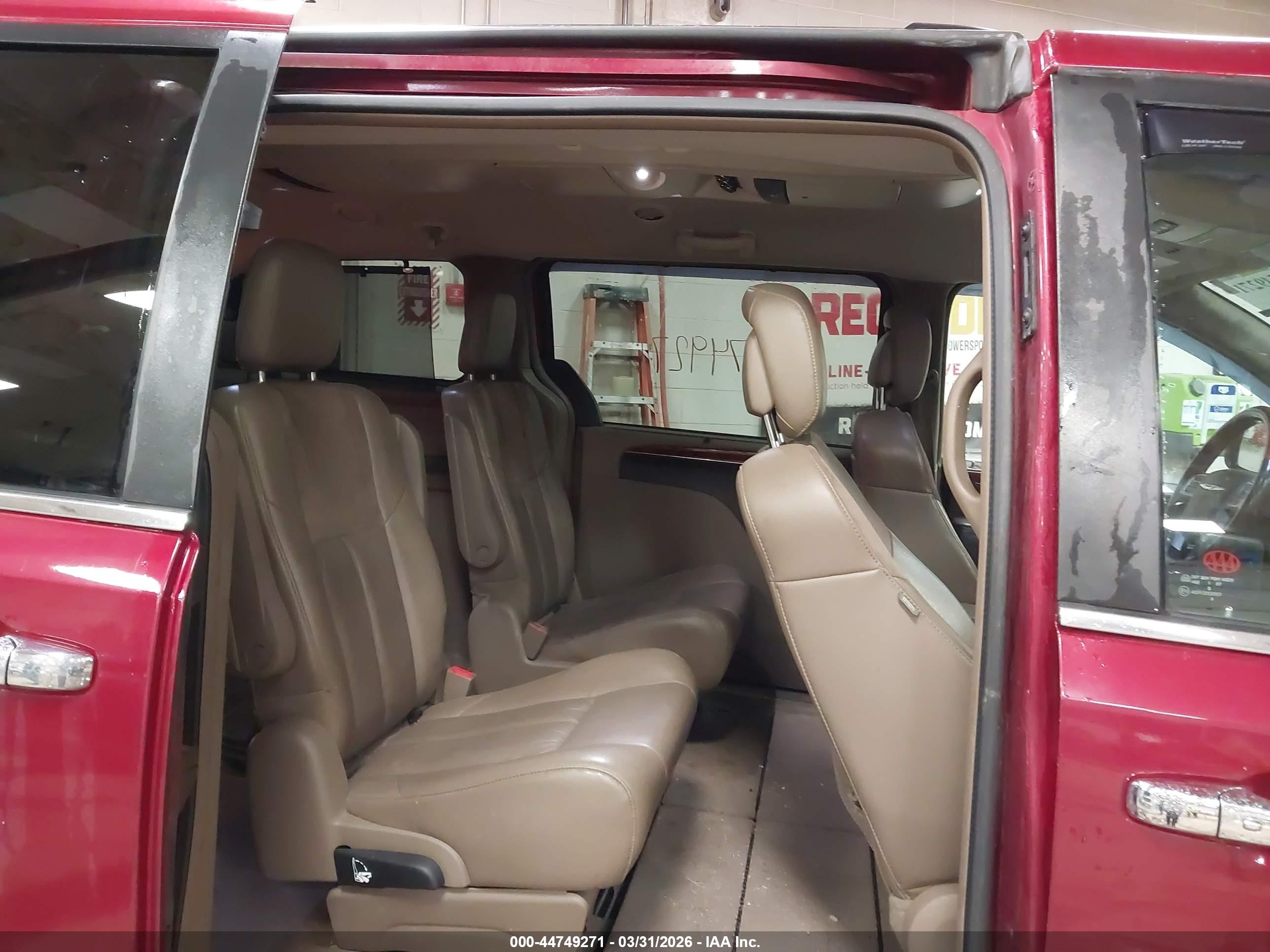 CHRYSLER TOWN image 8