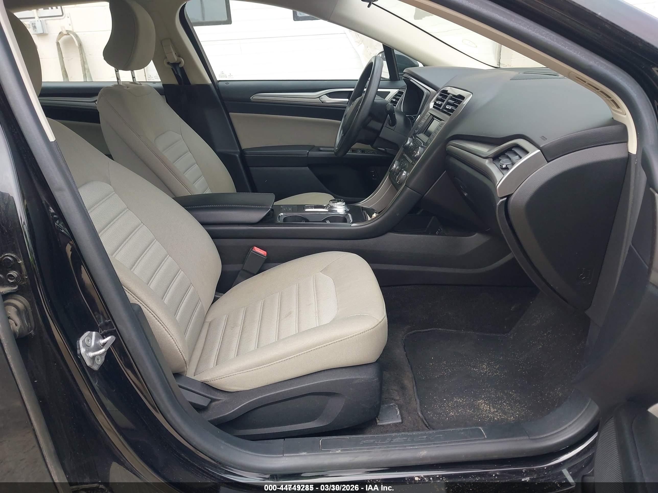 FORD FUSION image 5
