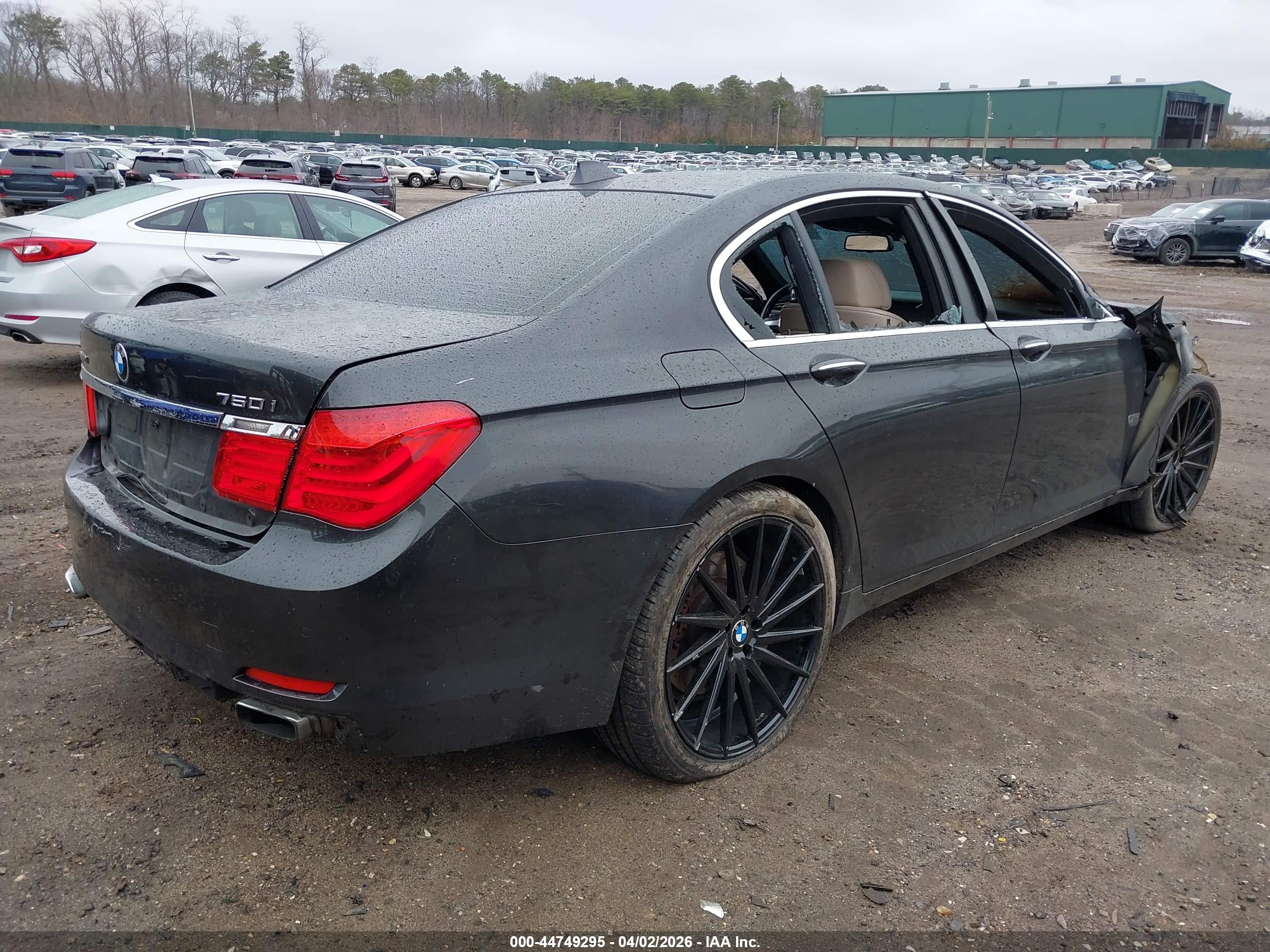 BMW 750I image 4