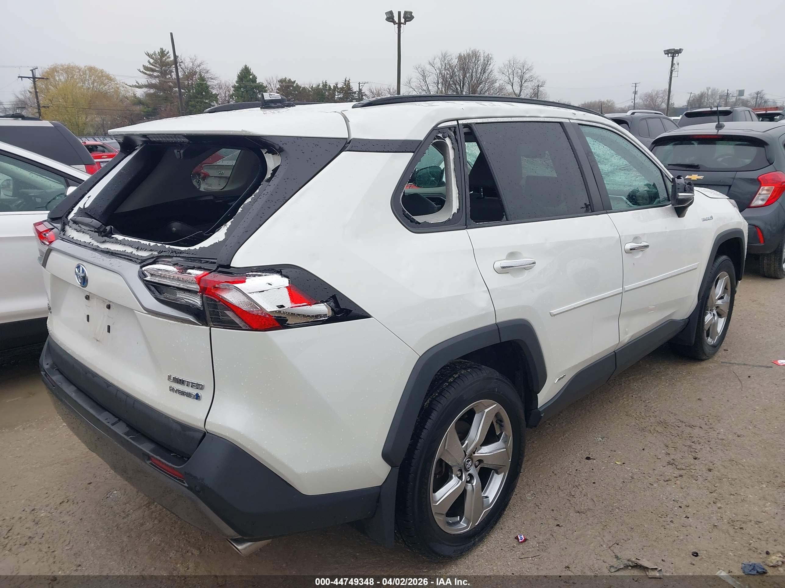 TOYOTA RAV4 image 4