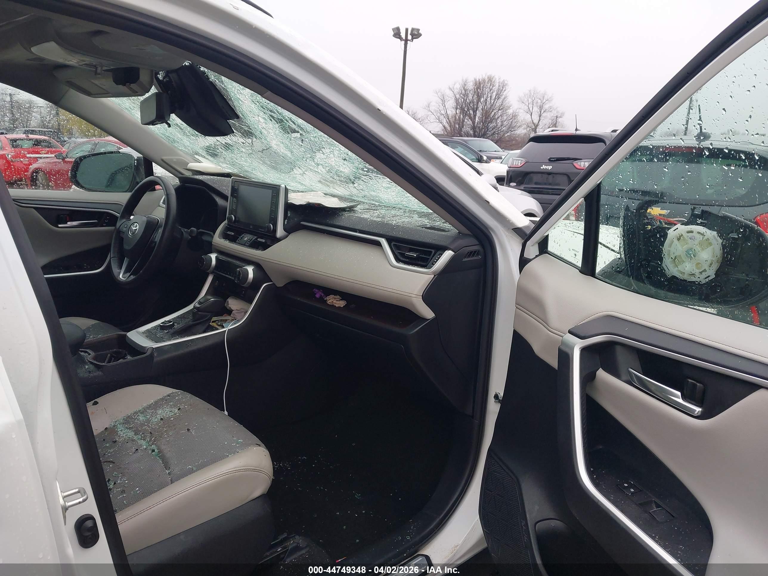 TOYOTA RAV4 image 5