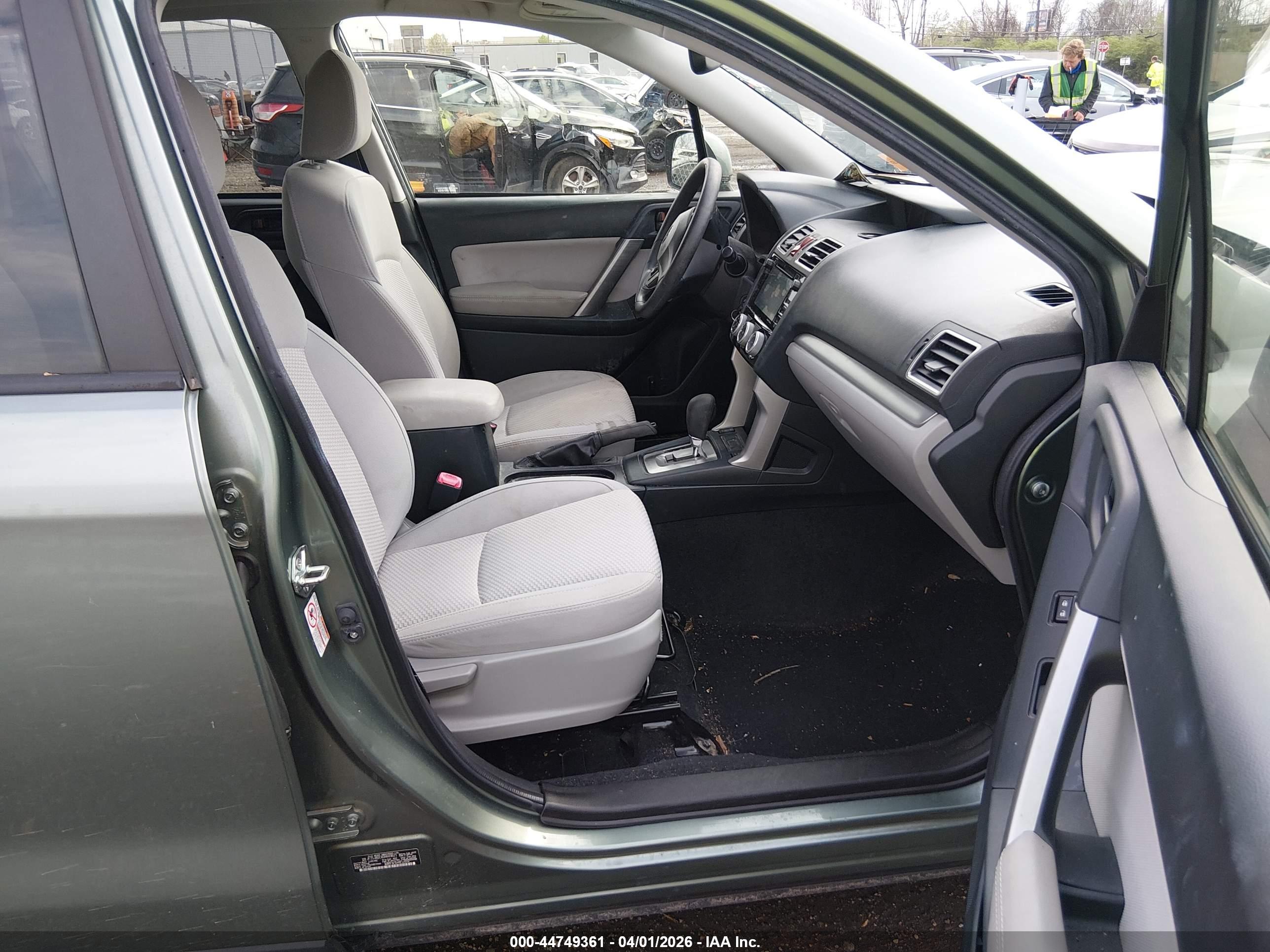 SUBARU FORESTER image 5