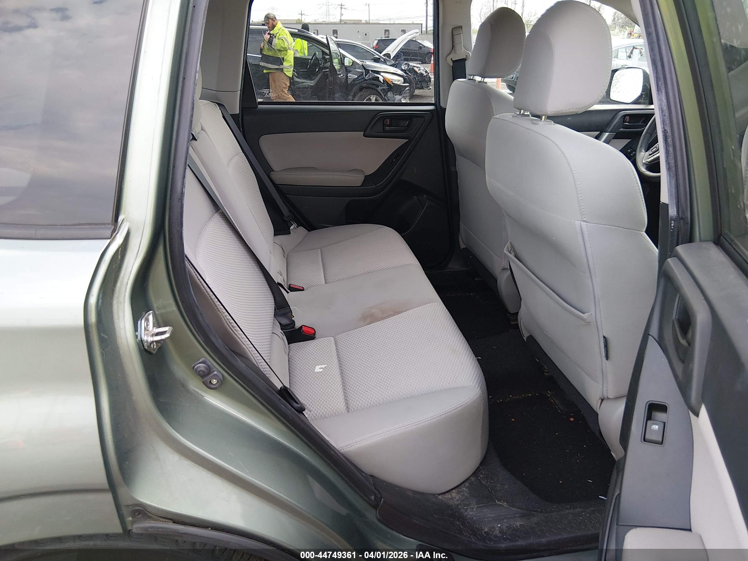 SUBARU FORESTER image 8