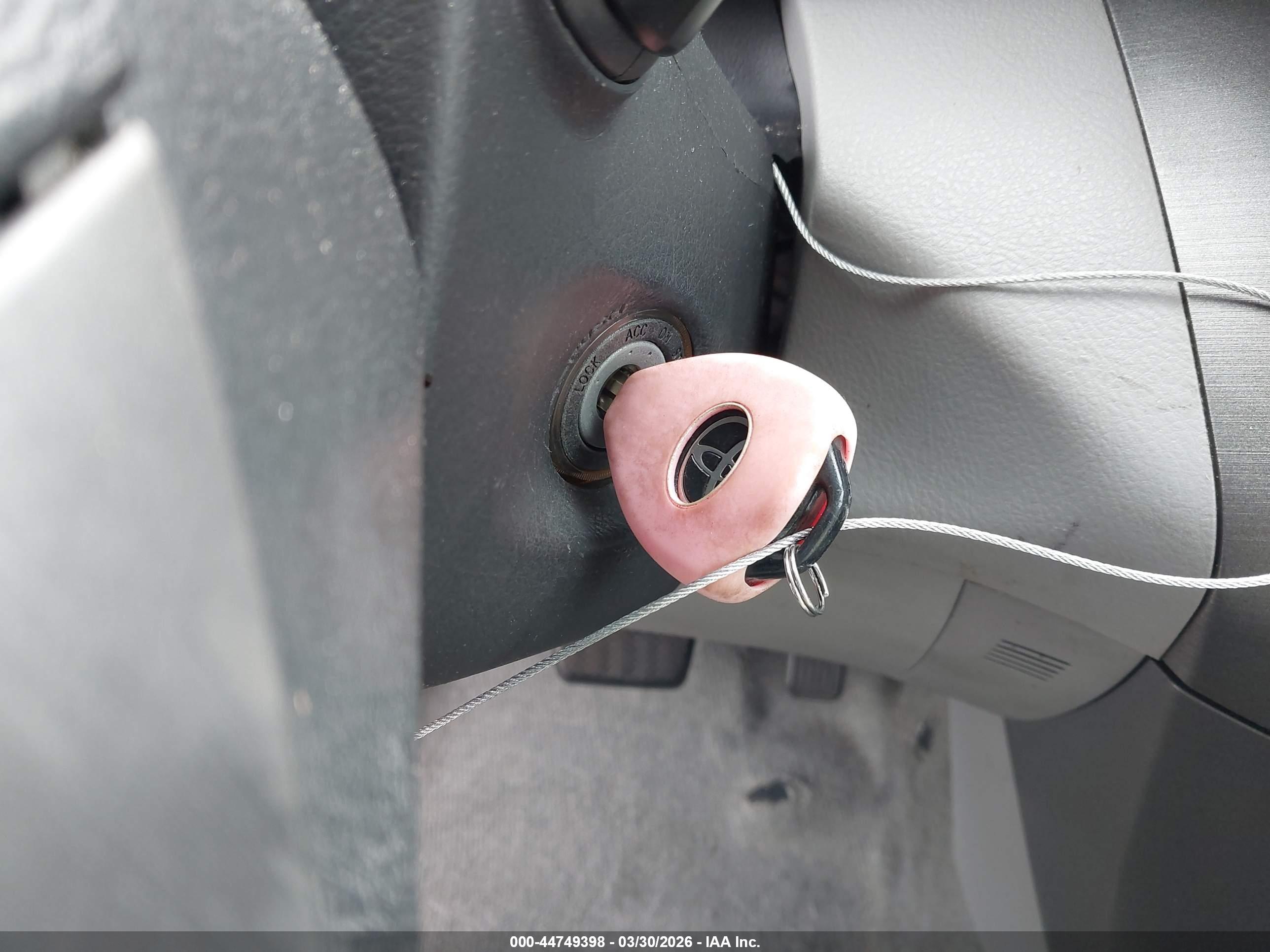 TOYOTA RAV4 image 11