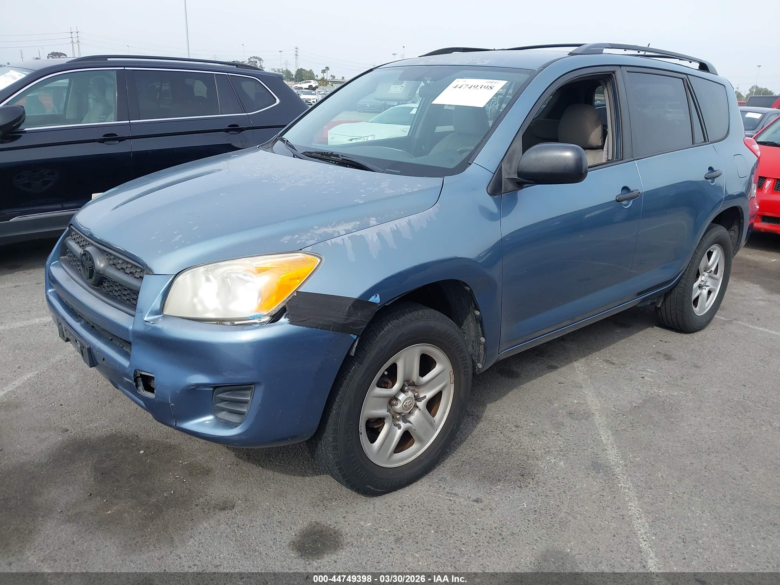 TOYOTA RAV4 image 2