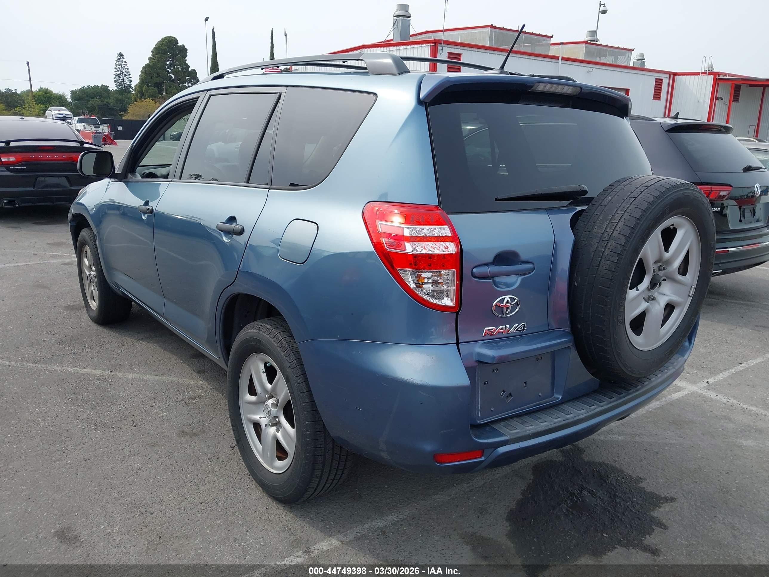 TOYOTA RAV4 image 3